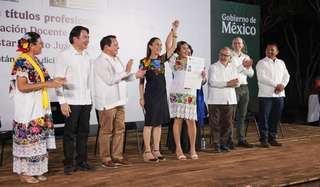 Entrega Claudia Sheinbaum 117 títulos profesionales a egresados de las Universidades «Benito Juárez» en Yucatán