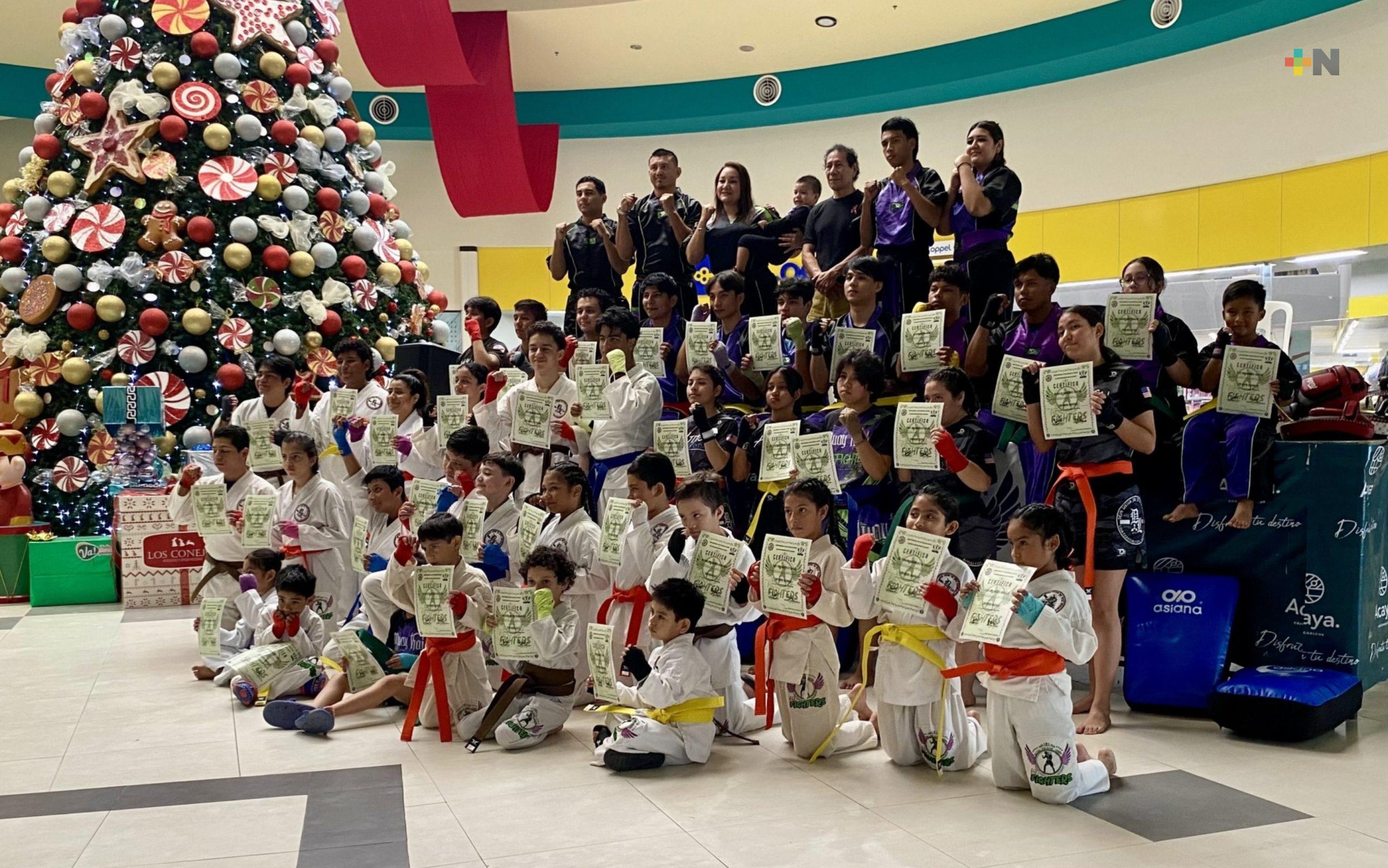 Pasaron de grado artemarcialistas de Coatza