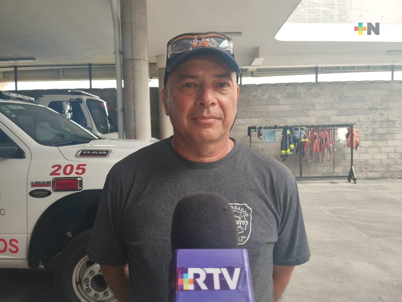 Bomberos de Boca del Río recomiendan cuidado con series navideñas para evitar incendios