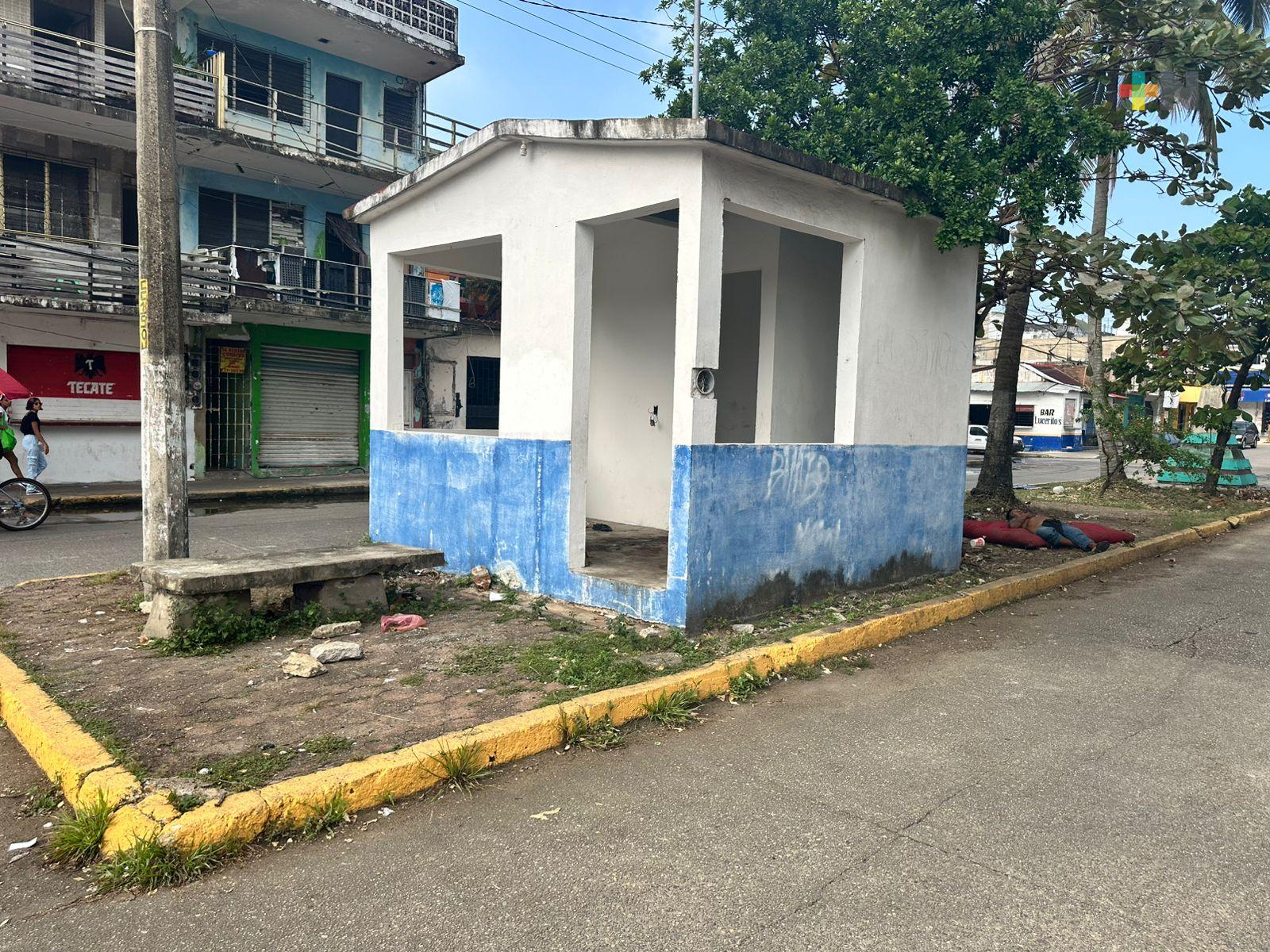 Casetas de vigilancia abandonadas, un problema recurrente en Coatzacoalcos