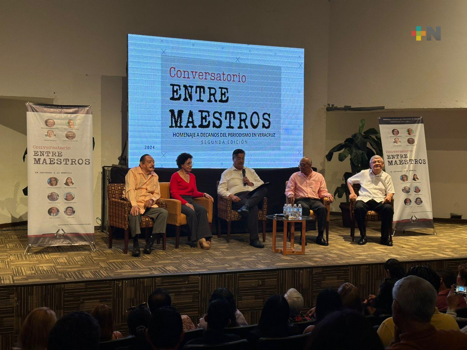 Analizan retos tecnológicos del periodismo en conversatorio realizado en Coatza