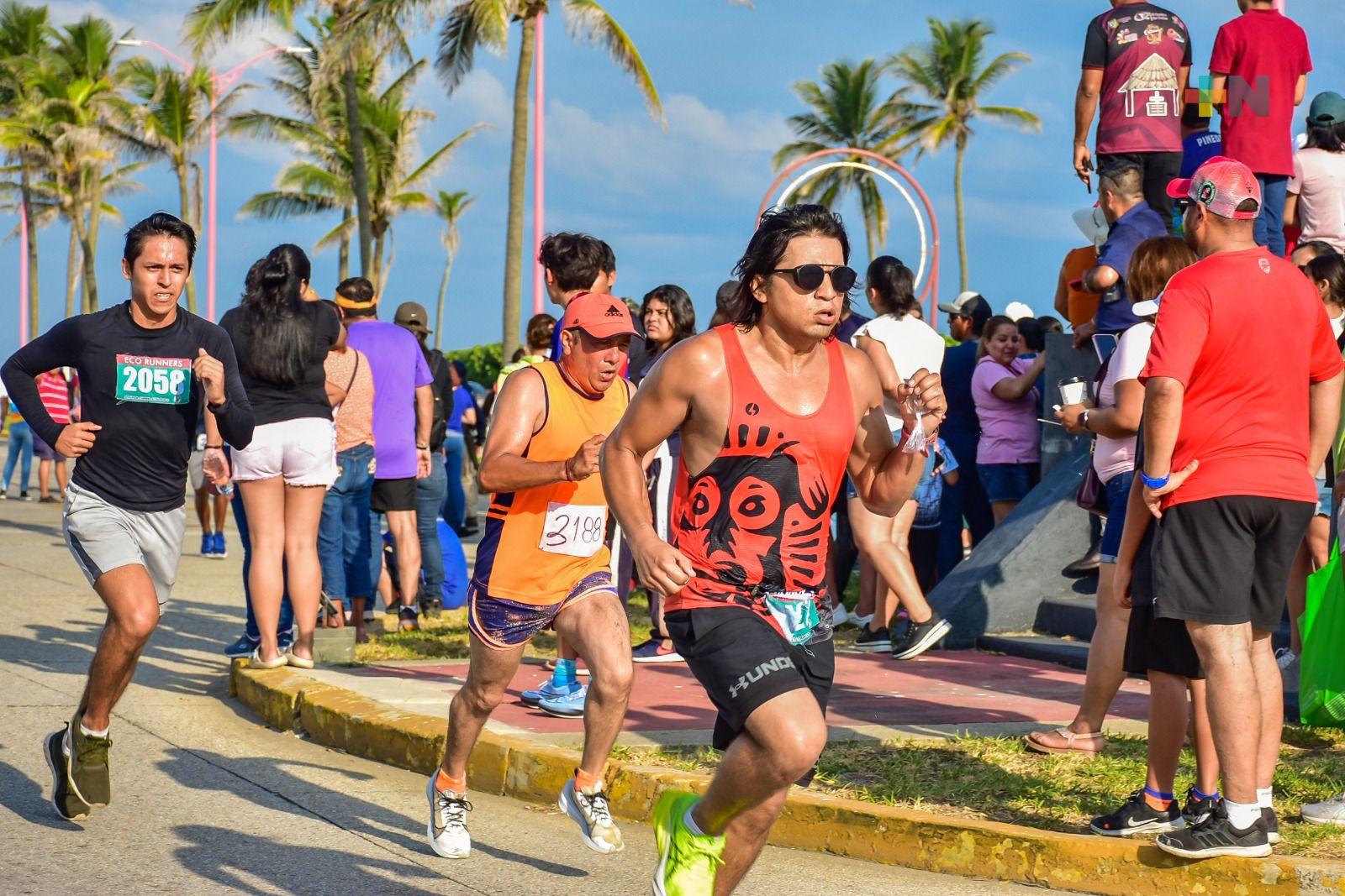 Exhortan a deportistas tomar medidas de seguridad al ejercitarse en malecón de Coatza