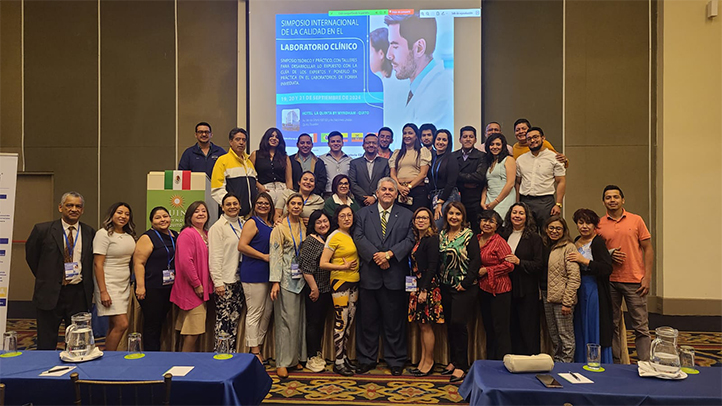 Docente y alumnos UV presentaron avances de investigaciones en Ecuador
