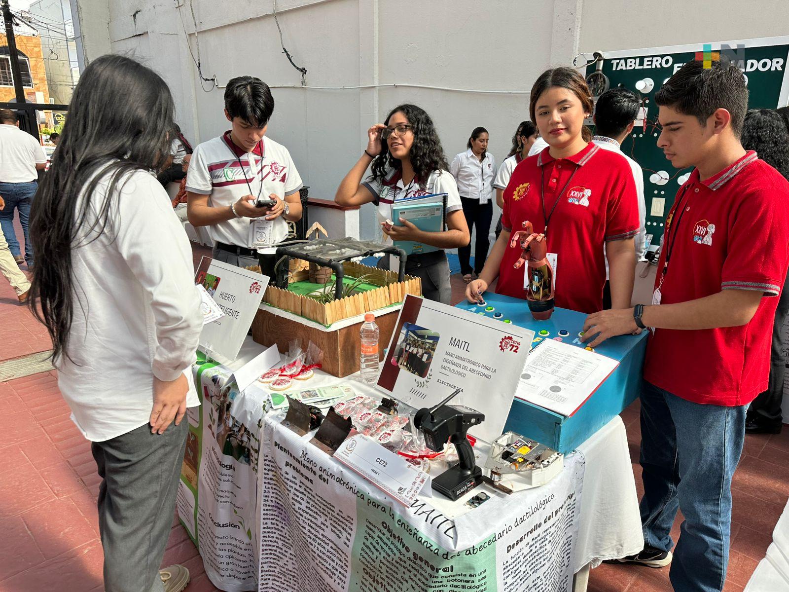 Estudiantes de Educación Tecnológica Industrial exponen sus proyectos en Coatzacoalcos
