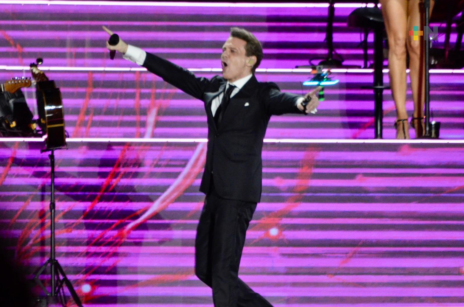 Por fin llega Luis Miguel a Veracruz; 13 mil asistentes disfrutaron del concierto