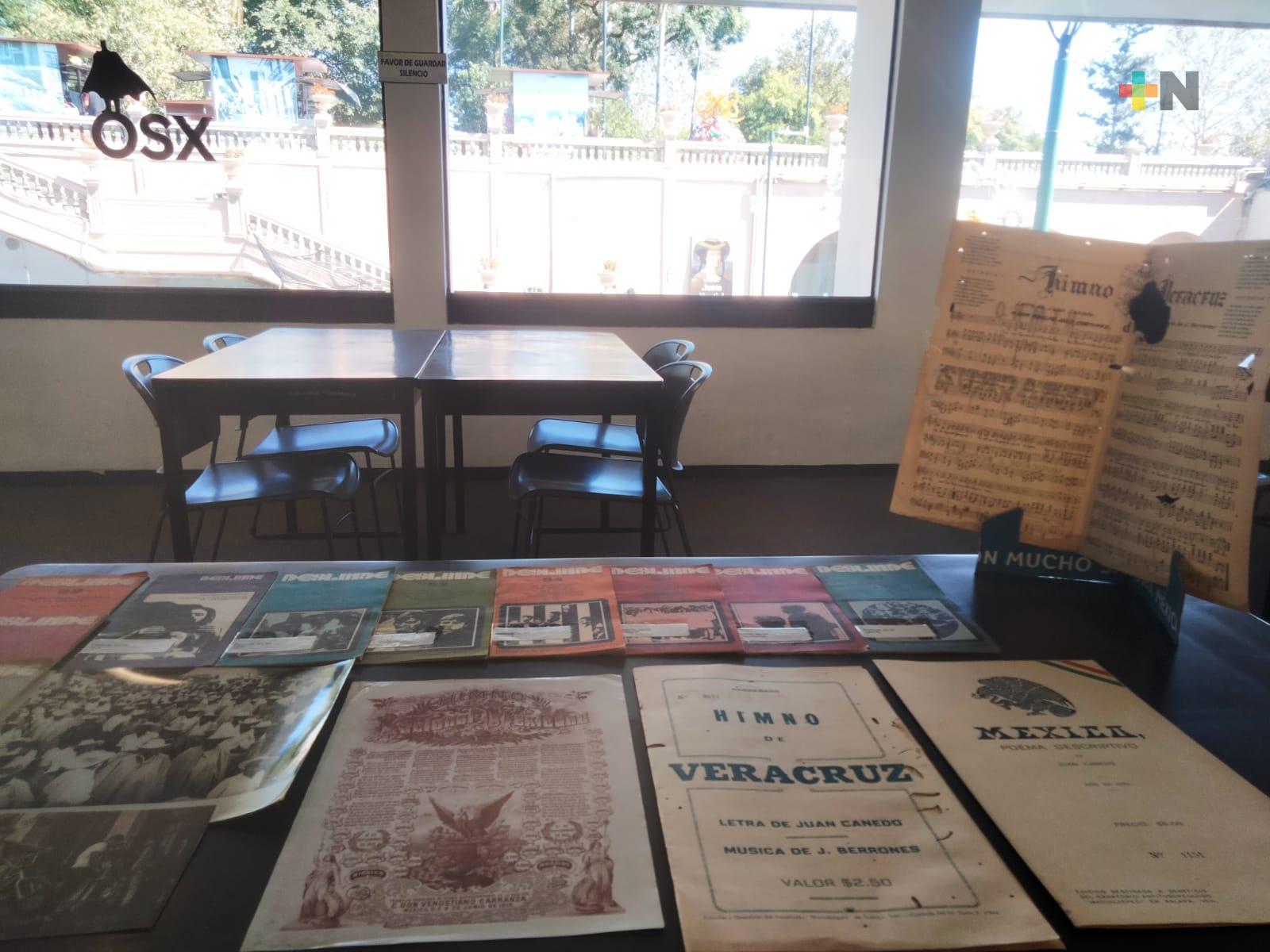 Libros, revistas e historietas antiguos son parte del museo itinerante del libro en Xalapa