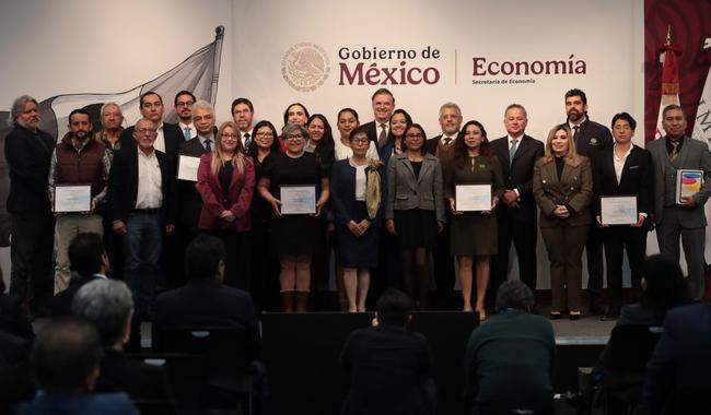 Secretario Marcelo Ebrard entrega premios IMPI a la innovación mexicana