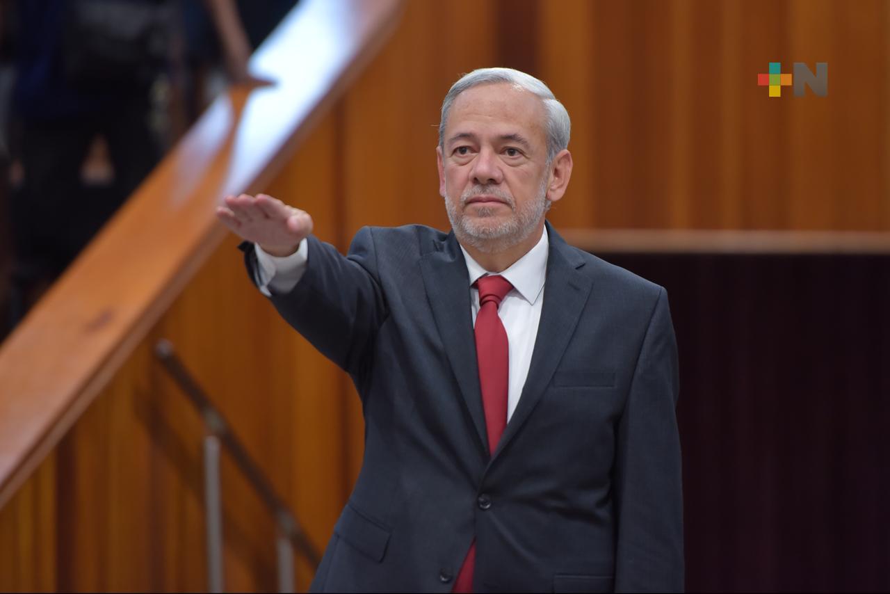 Reeligen a Domingo Bahena como secretario general del Congreso
