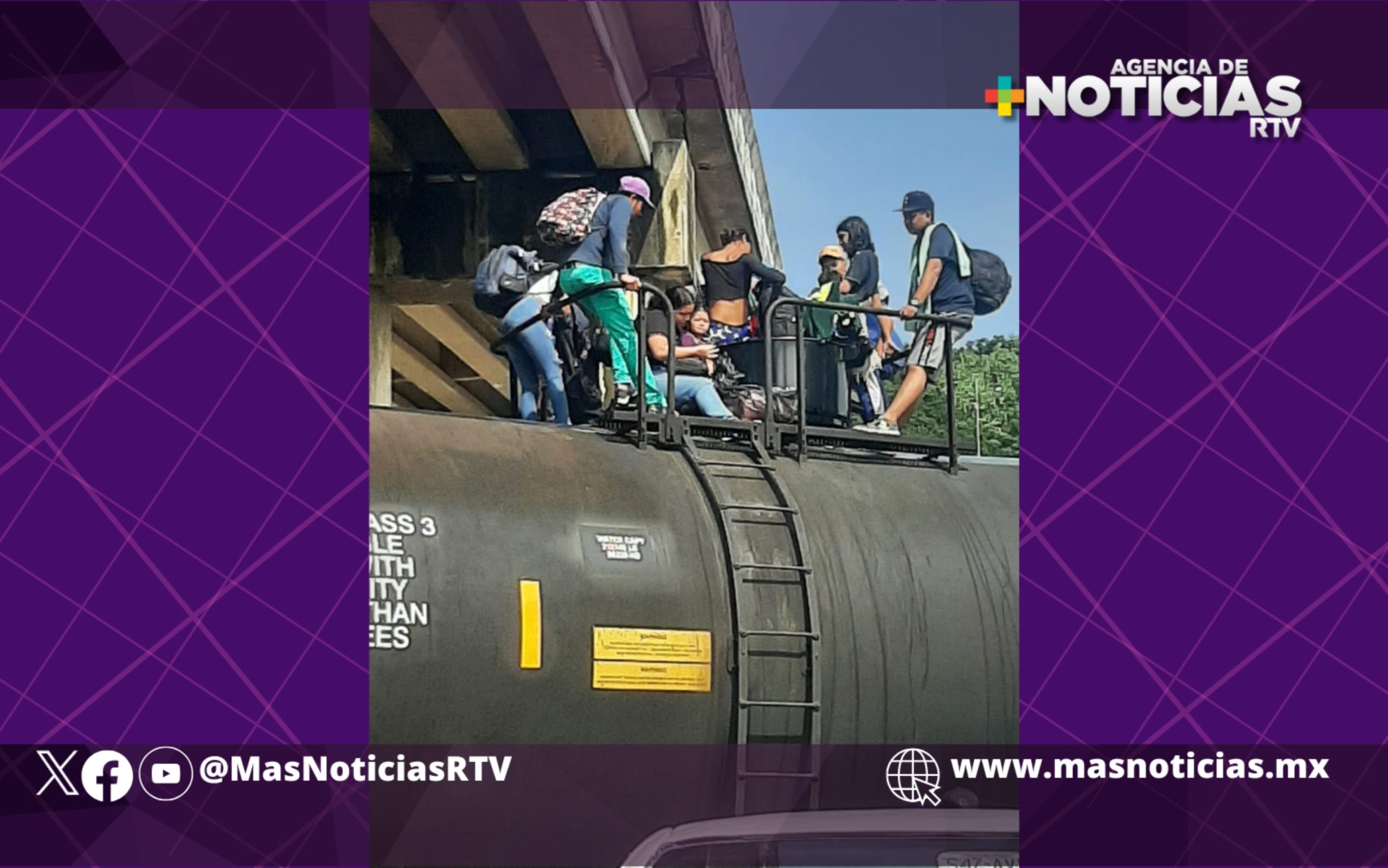 Migrantes se arriesgan a subir al tren en Coatza; desean llegar a EU antes que asuma Trump