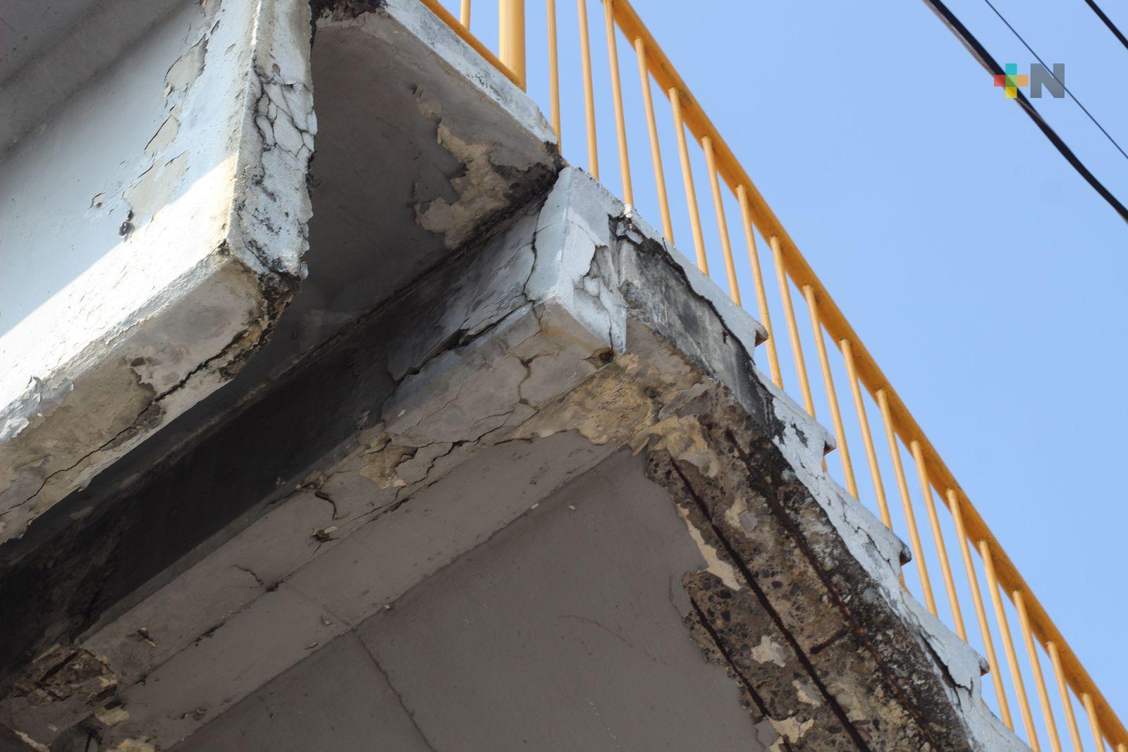 Denuncian puente en mal estado de Veracruz puerto