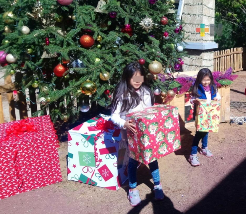 En municipio de Veracruz, ciudadanos buscan opciones para decorar regalos de Navidad