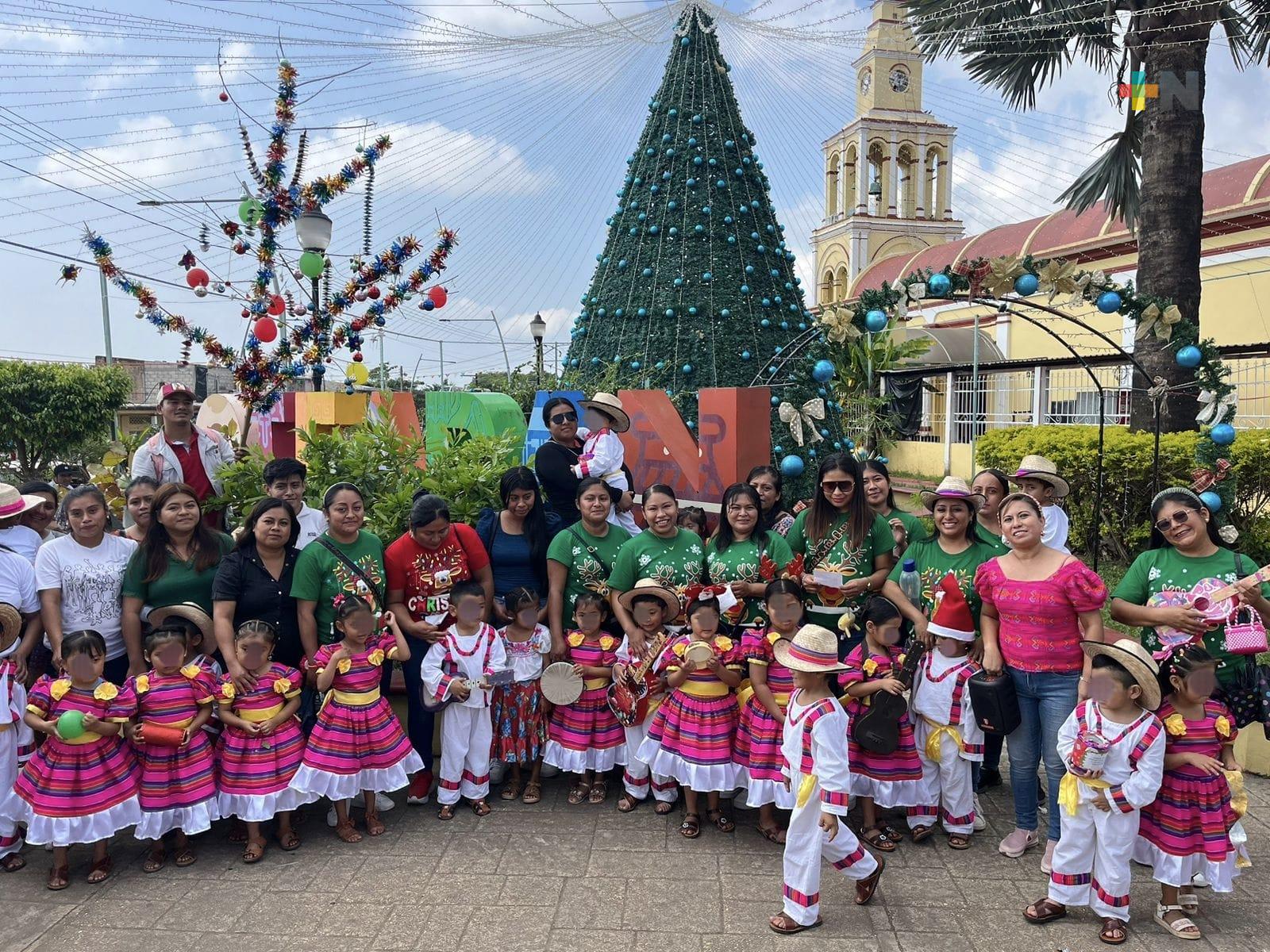 En Oteapan salen a cantar la rama navideña