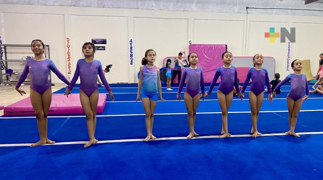 Gimnastas de Coatza colectaron 24 medallas en Copa Benito Juárez