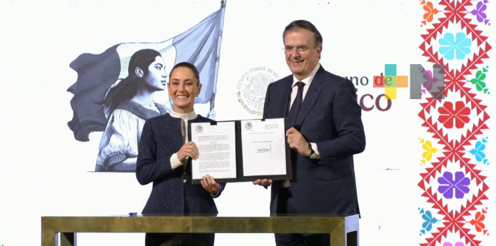 Claudia Sheinbaum firma decreto para proteger industria textil mexicana