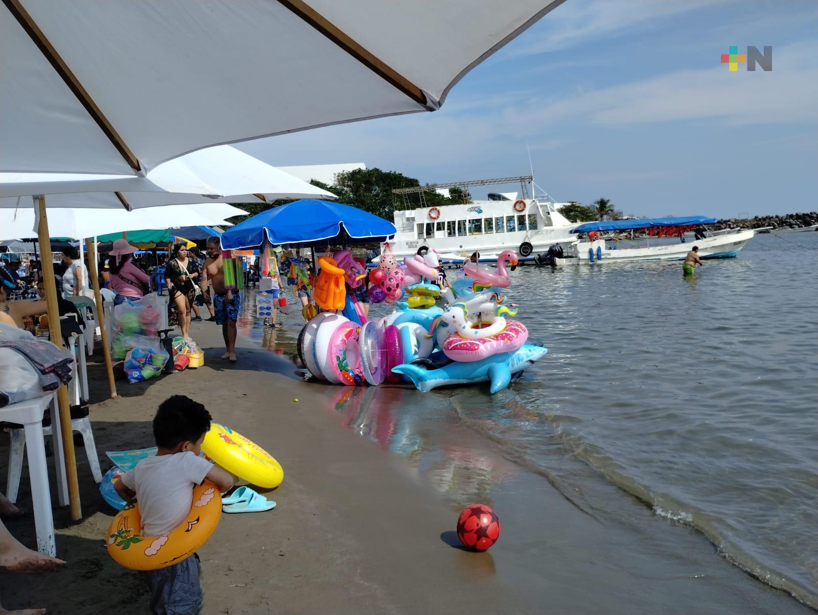Turistas disfrutan la Navidad en playas del municipio de Veracruz
