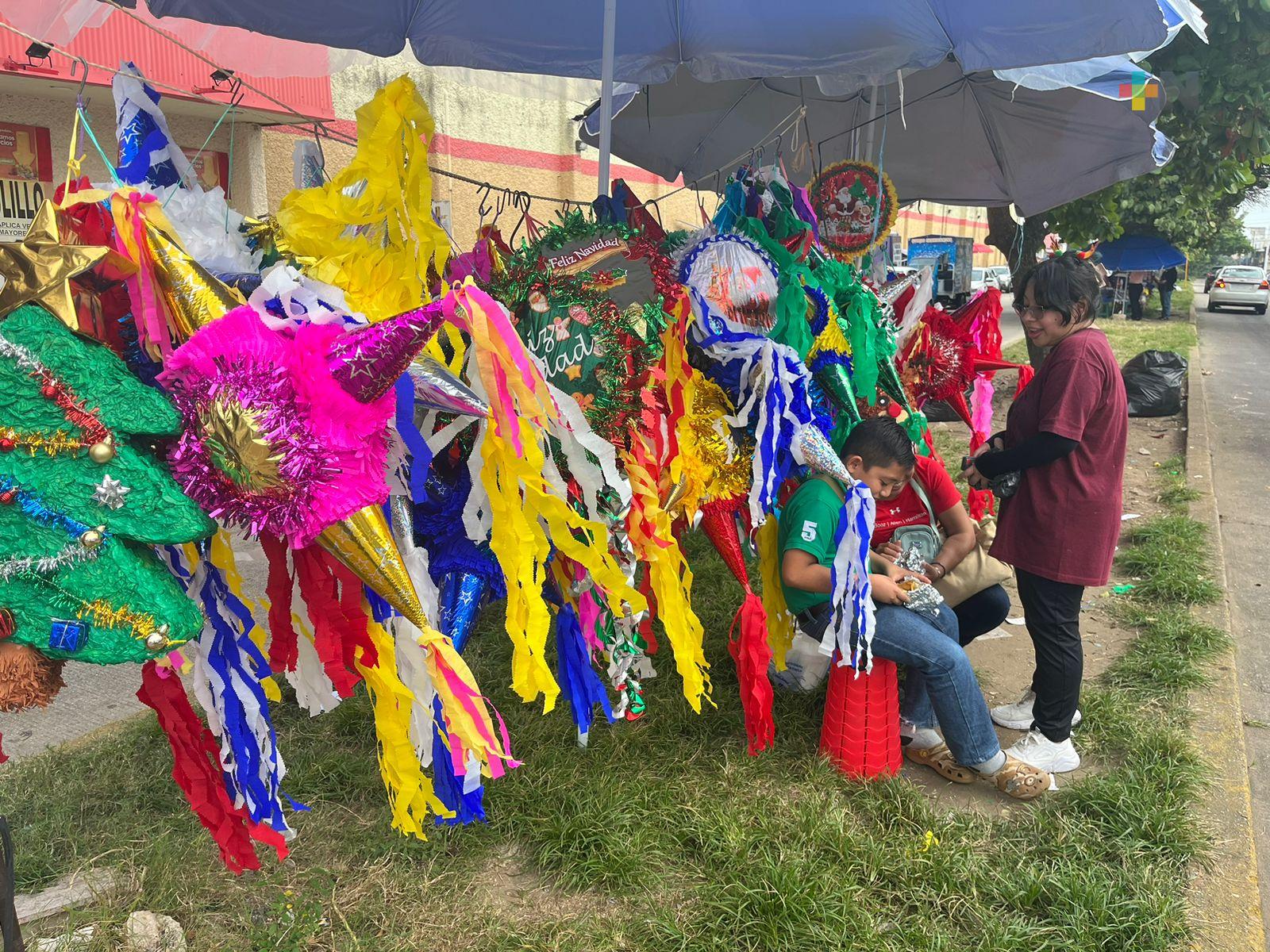 Comerciantes de piñatas registran buenas ventas en Coatzacoalcos