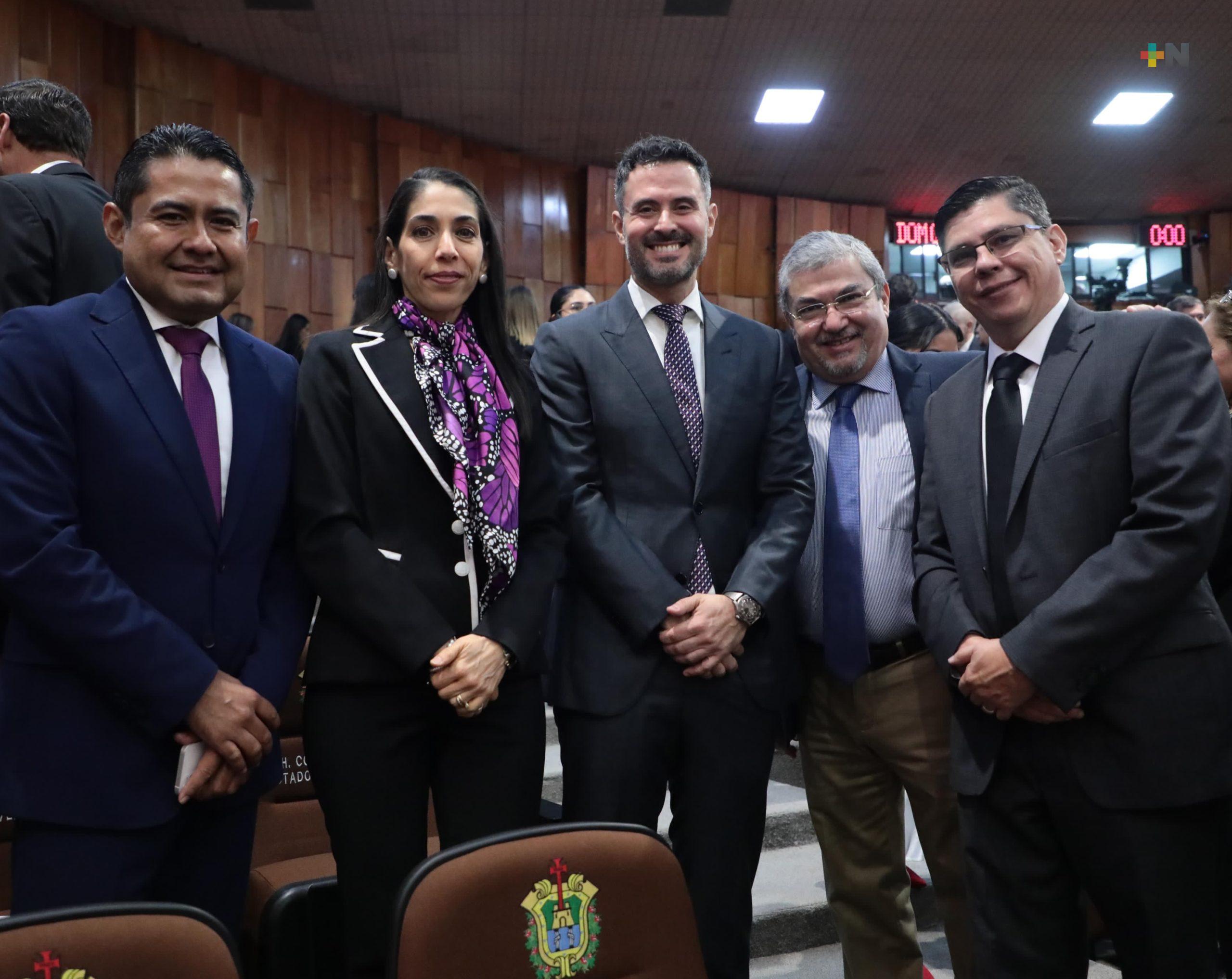 Fiscal general asiste a toma de protesta de la gobernadora Rocío Nahle