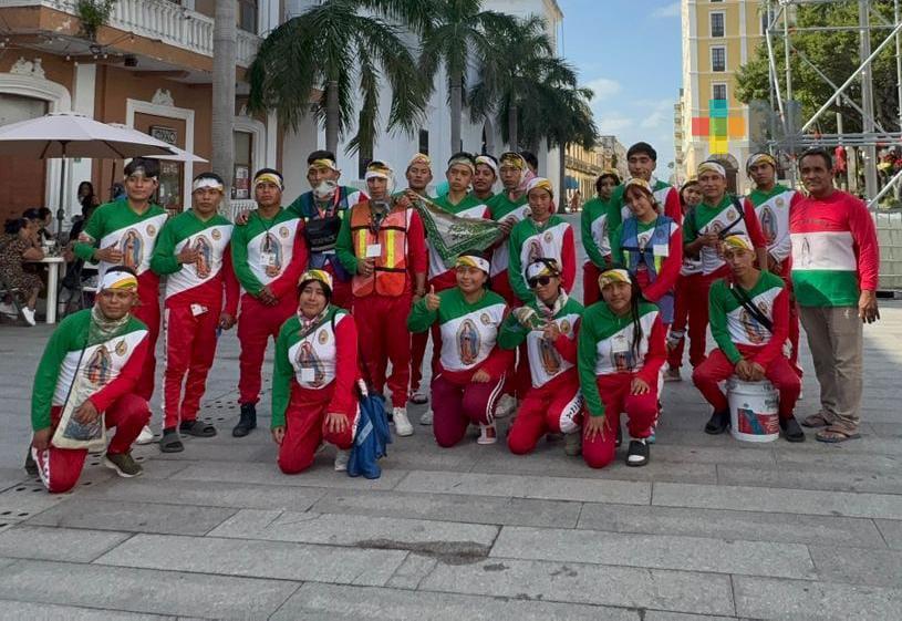 En festividad guadalupana, peregrinos arriban a la catedral del puerto de Veracruz