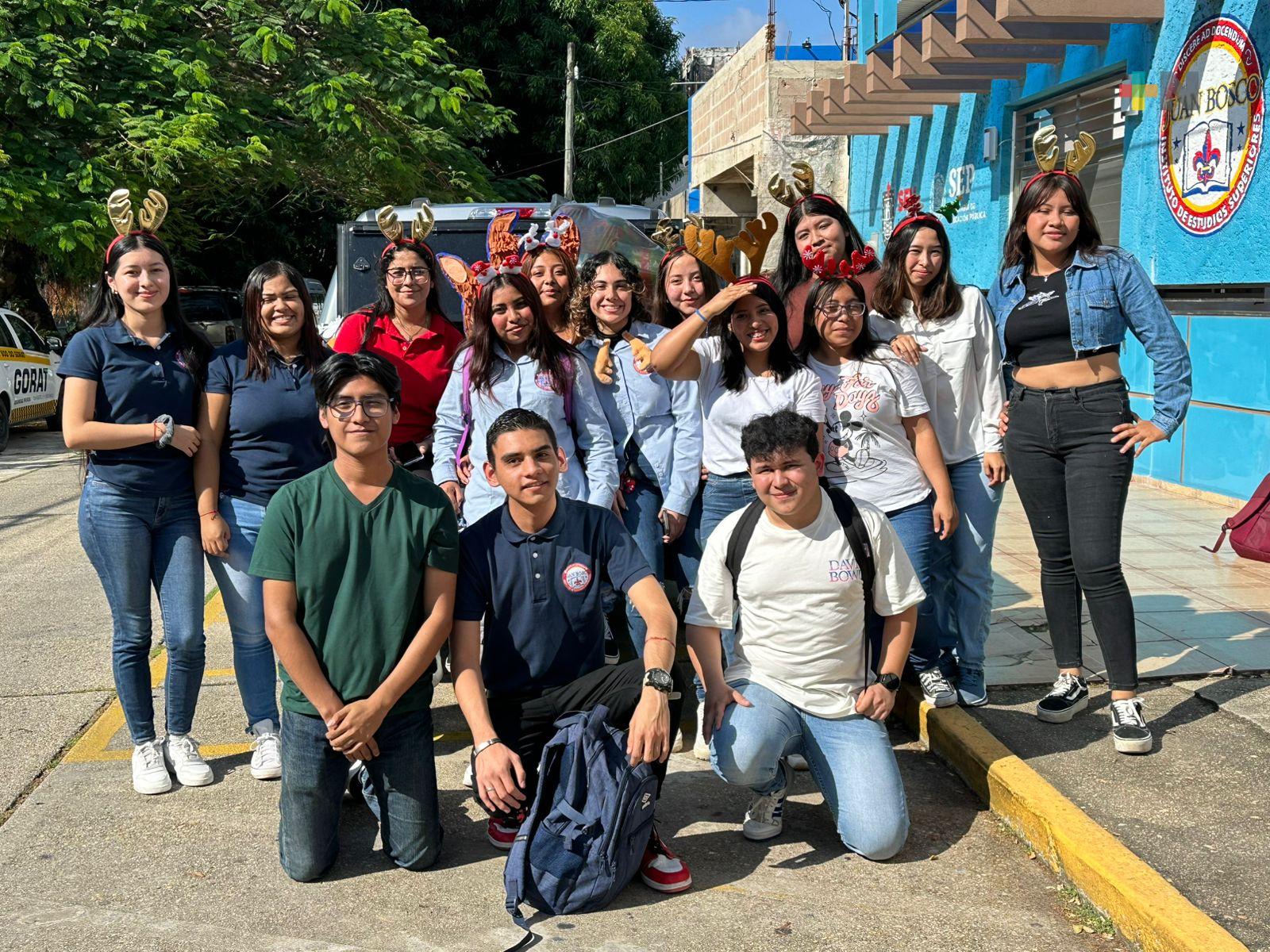 Universitarios llevan dinámicas para niños de Hogar Digno en Coatzacoalcos
