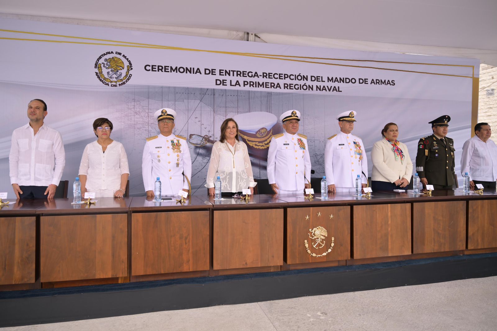 Rocío Nahle participó en el cambio de mando de la Primera Región Naval