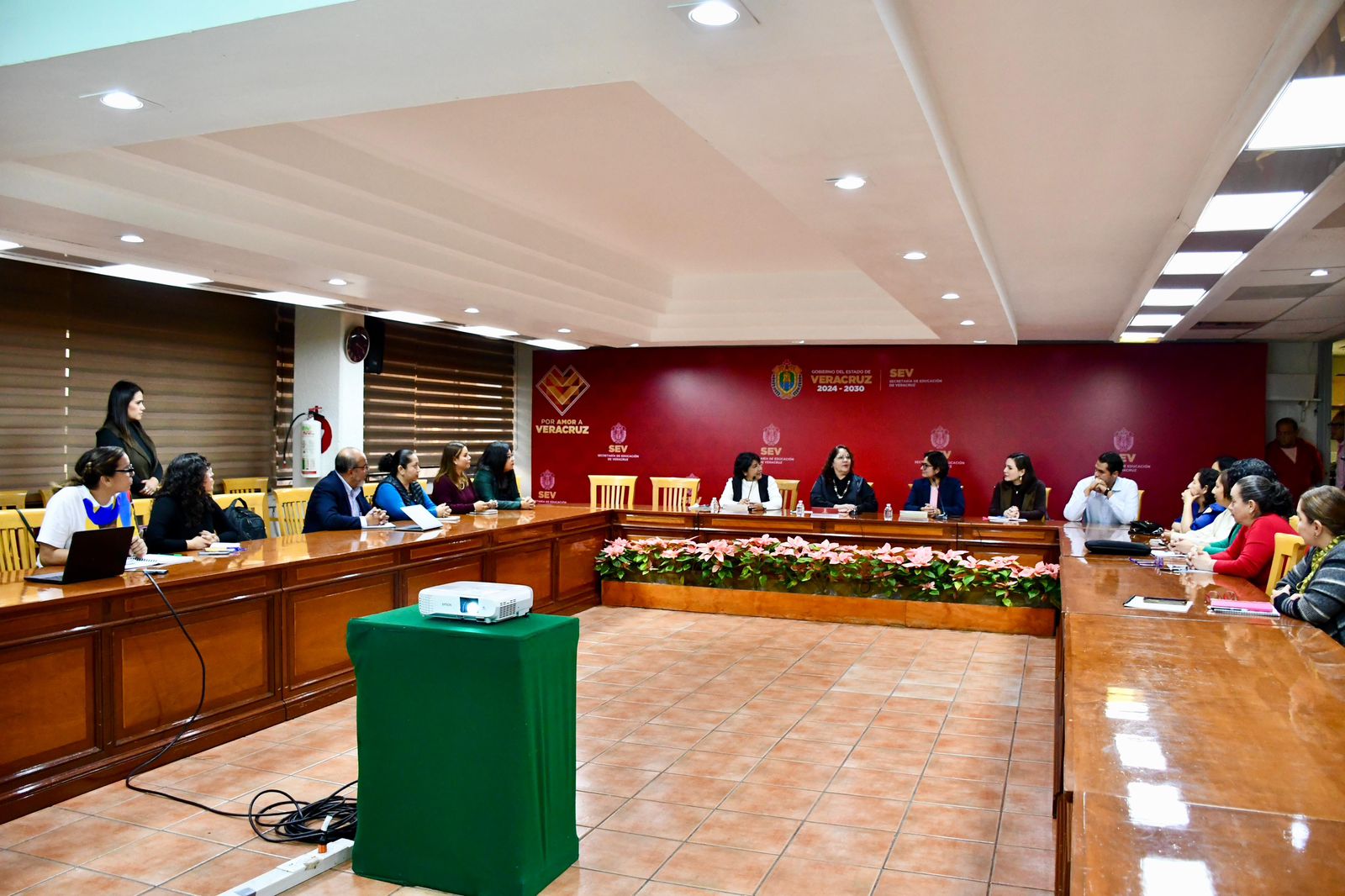 SEV y Red Veracruzana de Mujeres en Ciencia colaborarán en PVD y Programa Sectorial