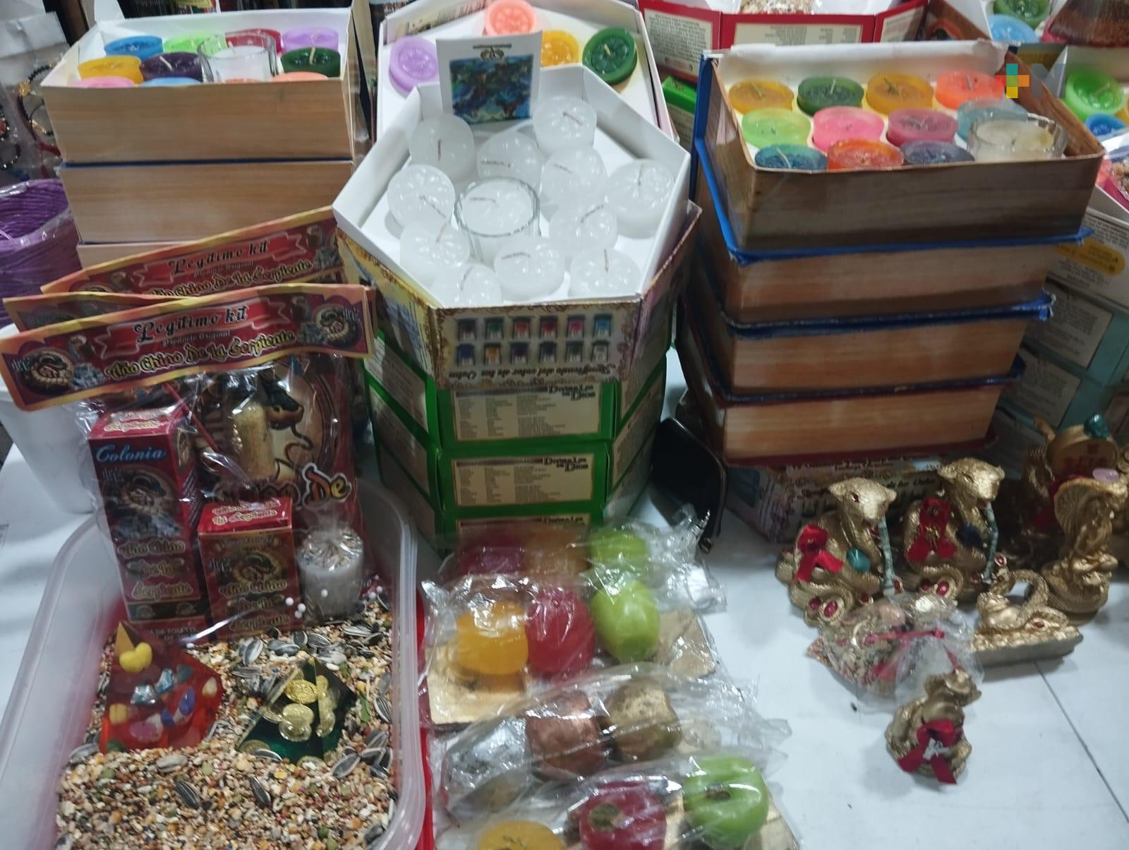 Crece demanda de amuletos en mercado en Veracruz puerto