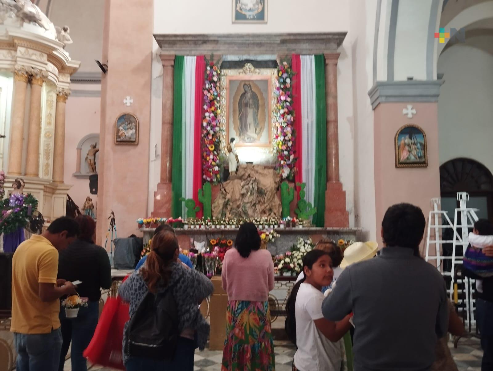 Familias presentan a sus hijos ante la Virgen de Guadalupe en Veracruz puerto