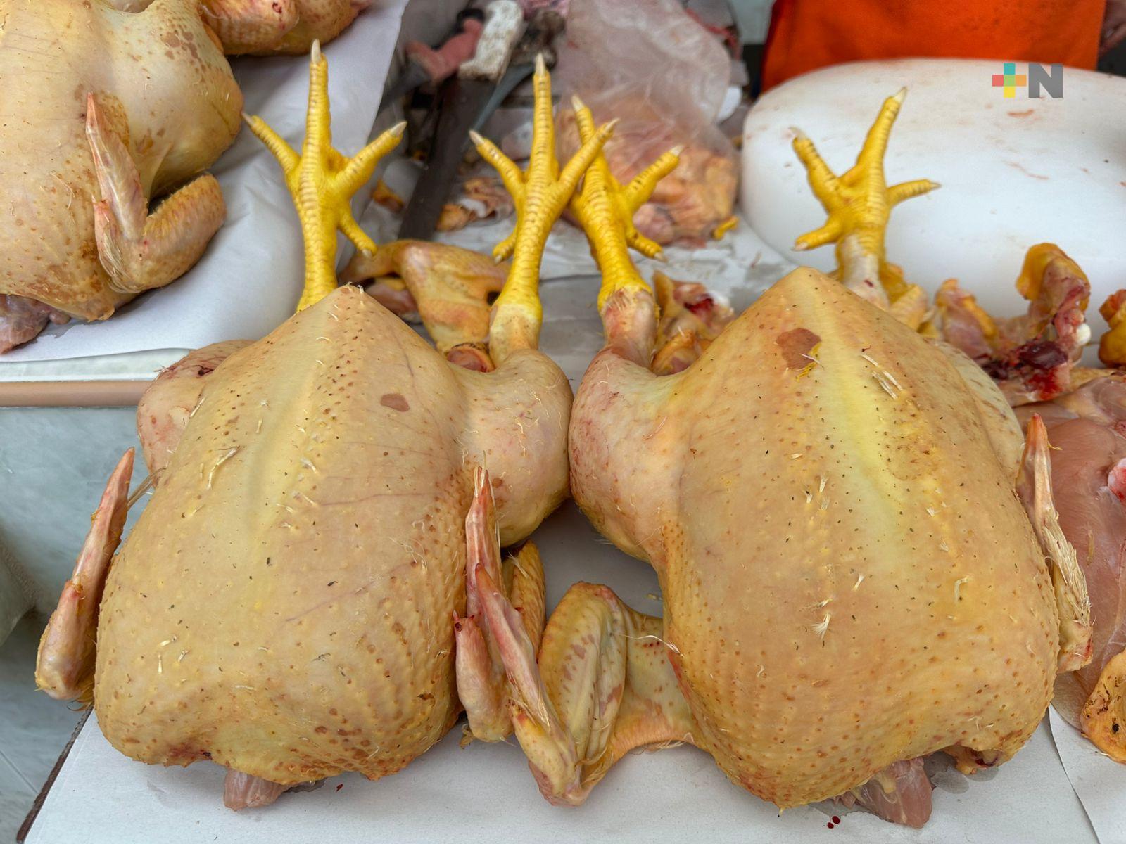 Habrá pollo en la mesa de muchas familias en la cena de Navidad