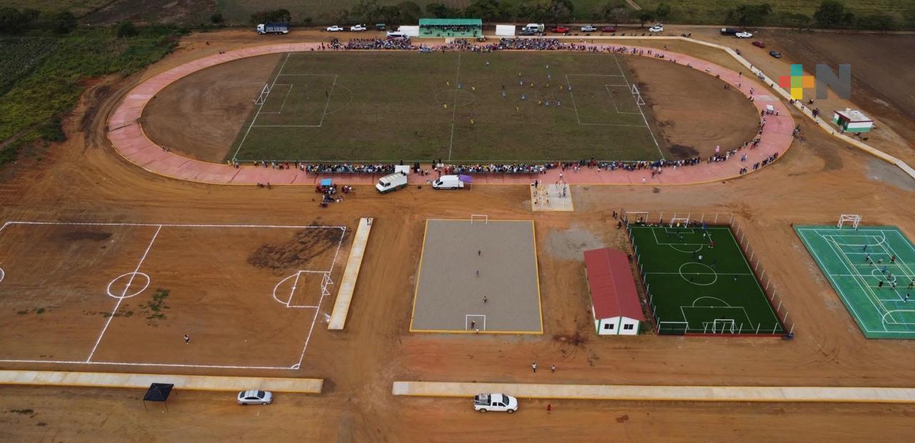 Inauguran unidad deportiva en José Azueta con juego de leyendas