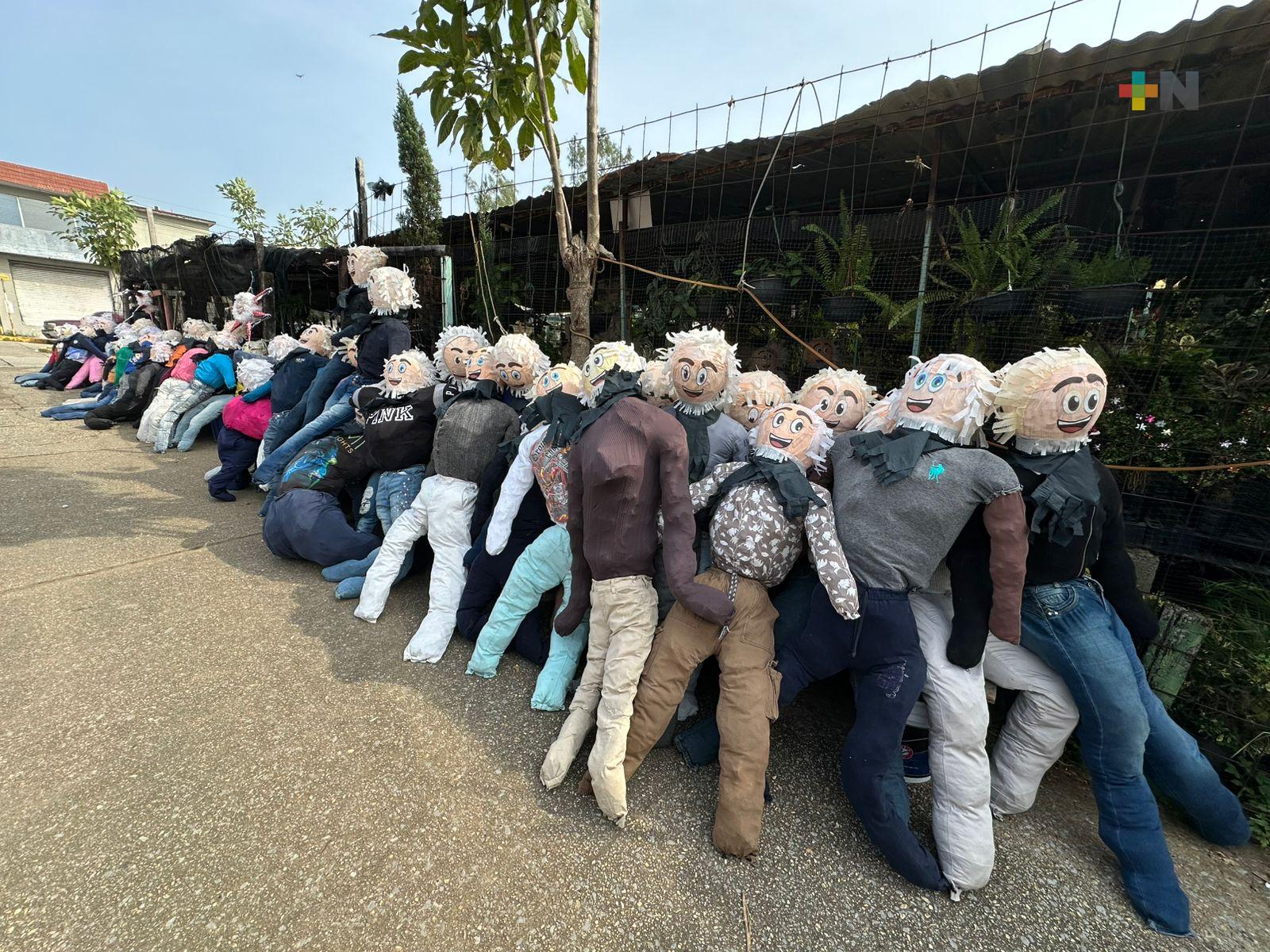 Listos los ‘viejos’ para quemar al finalizar el año en Coatza