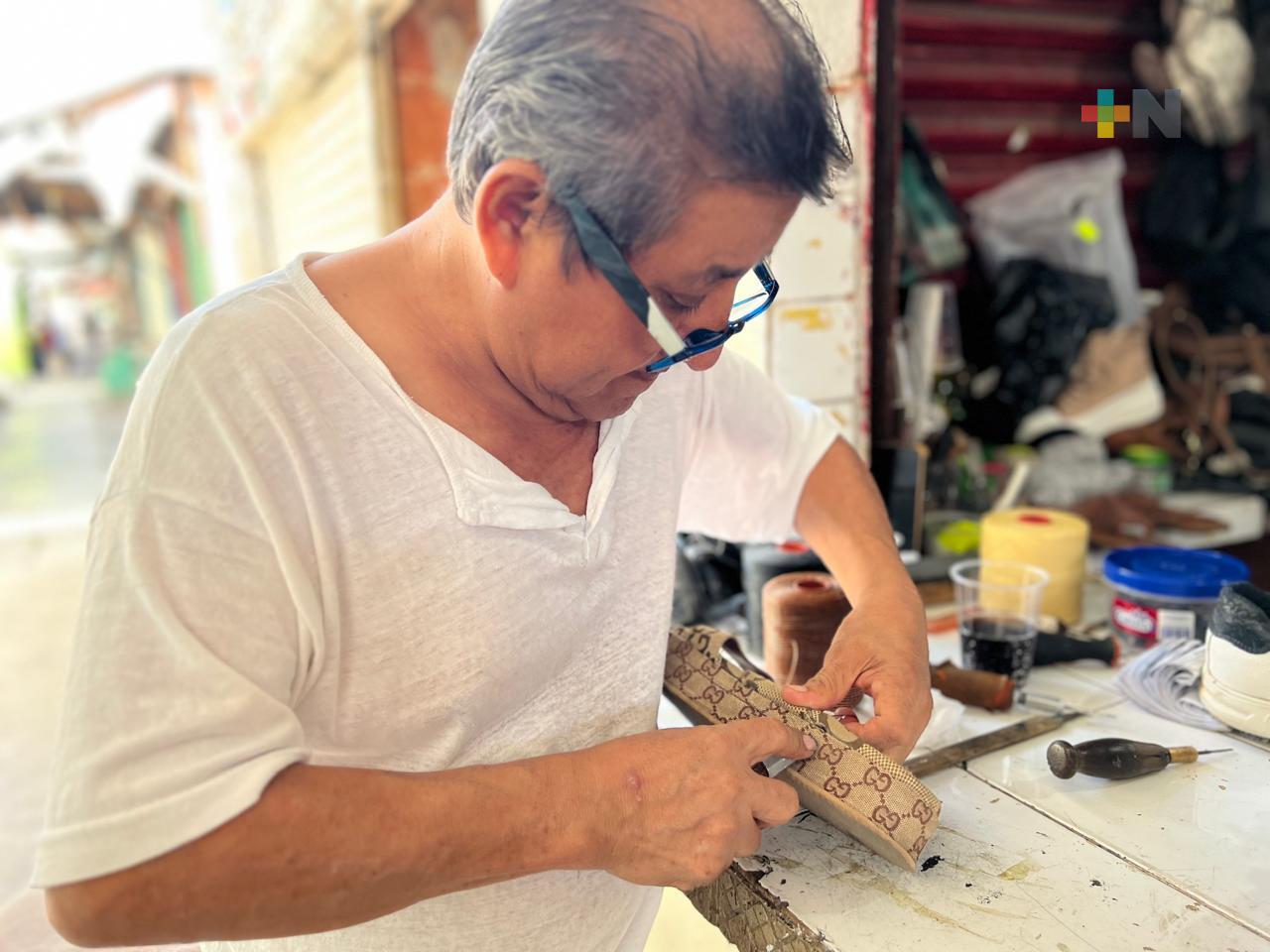 Oficio de zapatero remendón al filo de la extinción