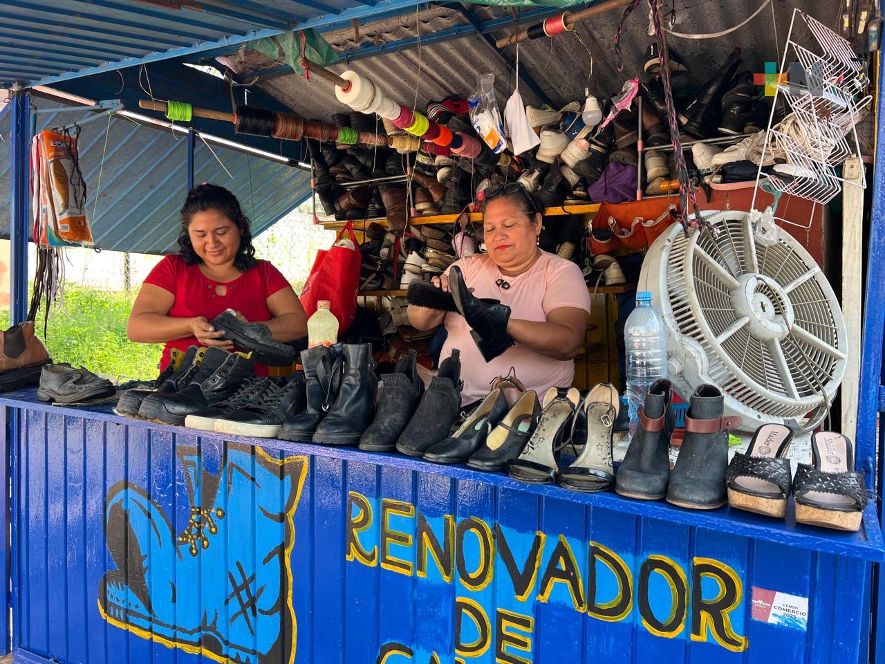 Zapateros, oficio que se niega a desaparecer