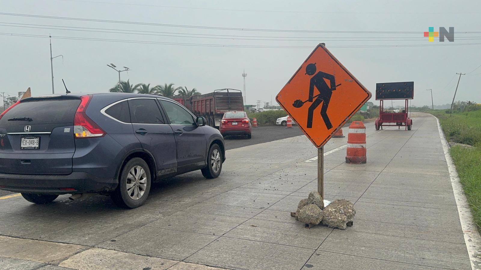 Cierre parcial de carretera Coatza-Mina por reparación