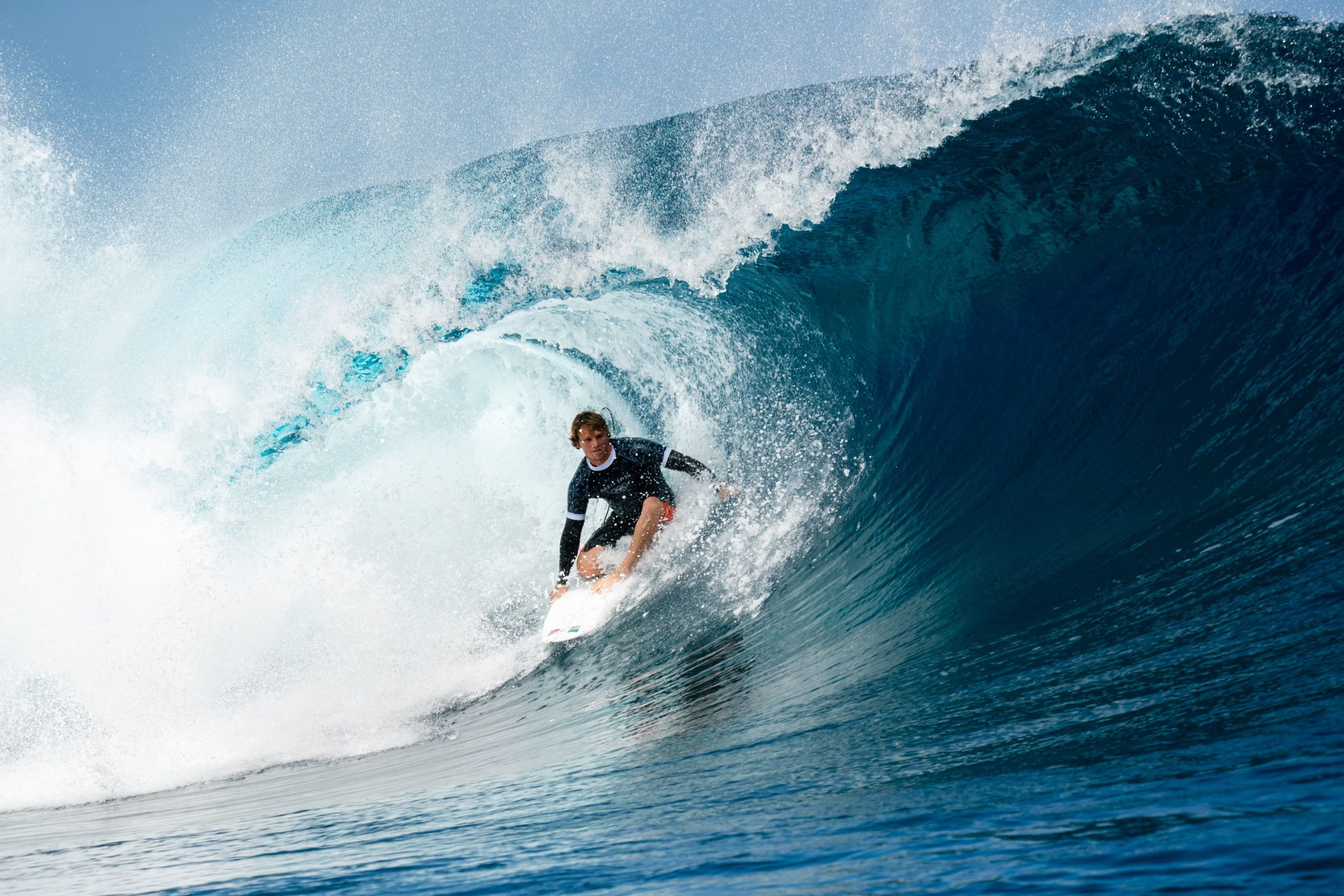 Mexicano logra histórica clasificación al Tour Mundial de Surf 2025