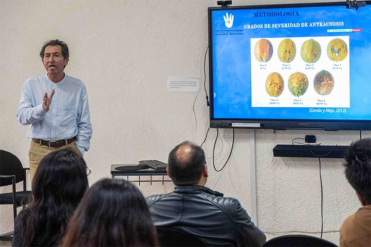 Alumno UV desarrolla proyecto sobre agua de mar como bioestimulante natural
