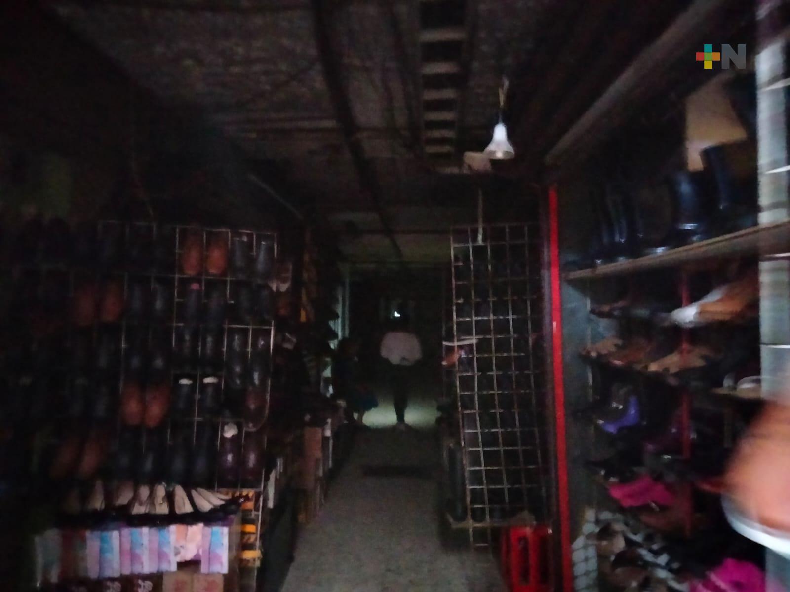 Apagón interrumpe brevemente agitada vida comercial del centro de Xalapa