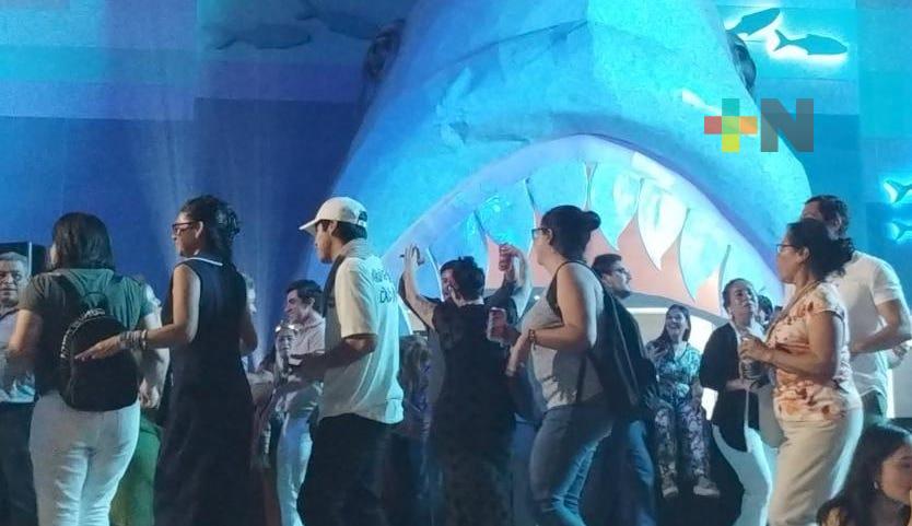 Cientos de personas en Aquarium del Puerto reciben el 2025