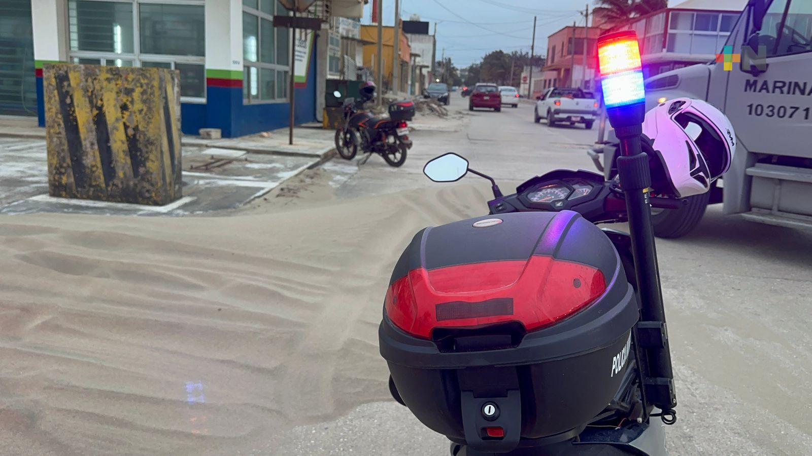 Arena afecta vialidad del bulevar de Coatzacoalcos y provoca accidentes