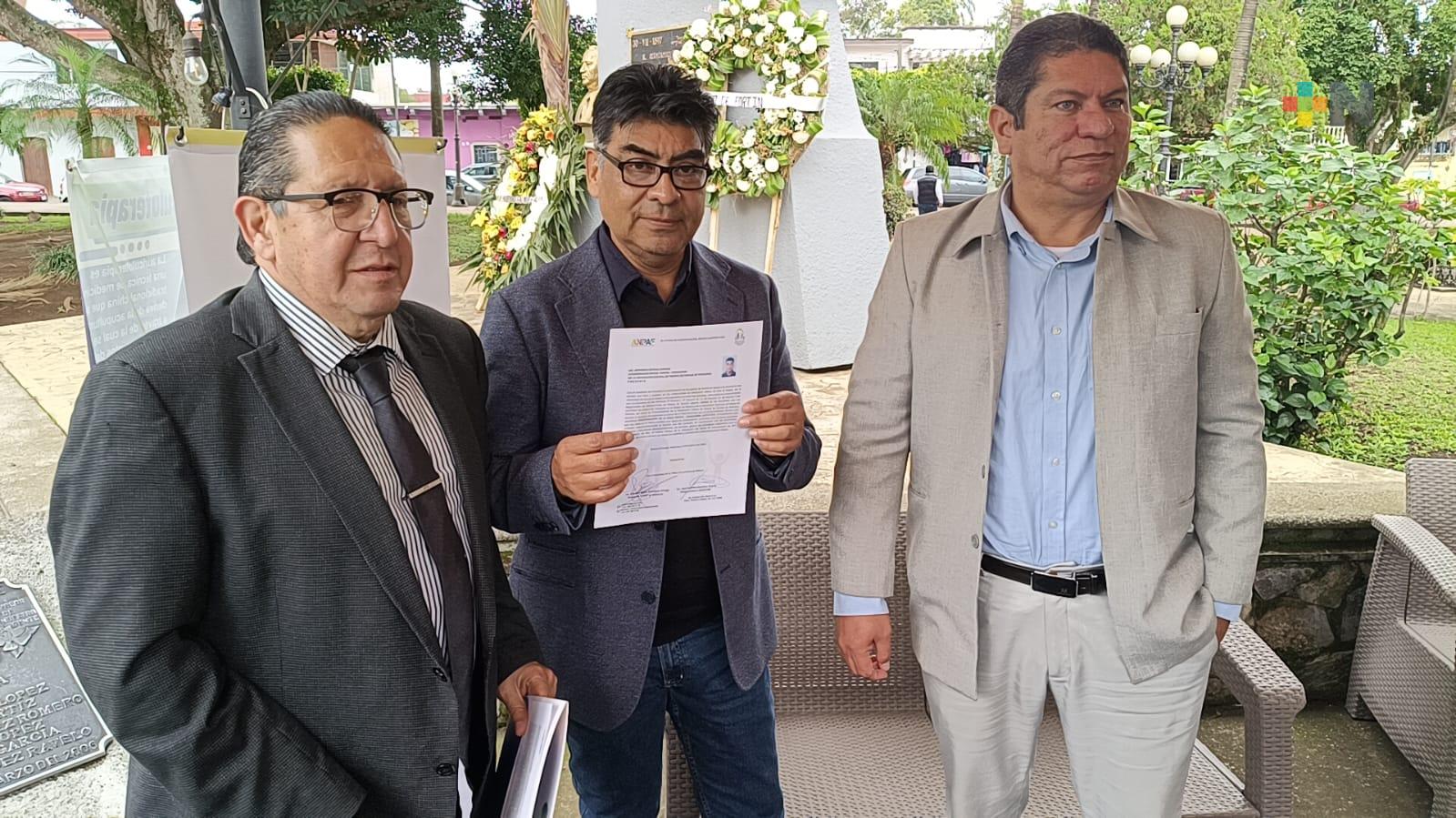 Asociación Estatal de Padres de Familia de Veracruz entrega nombramiento a coordinador en Fortín