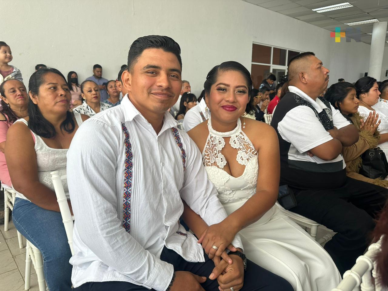 En Coatzacoalcos 150 parejas se inscriben para programa boda colectiva