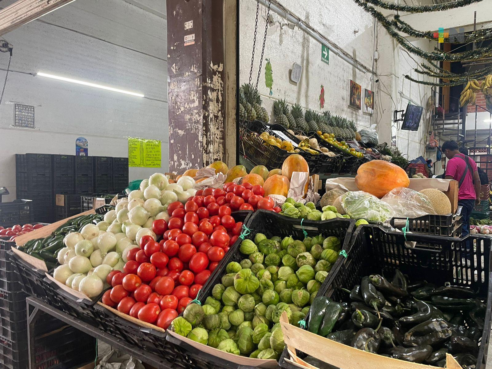 Bajan ventas de comerciantes en central de abastos de Xalapa