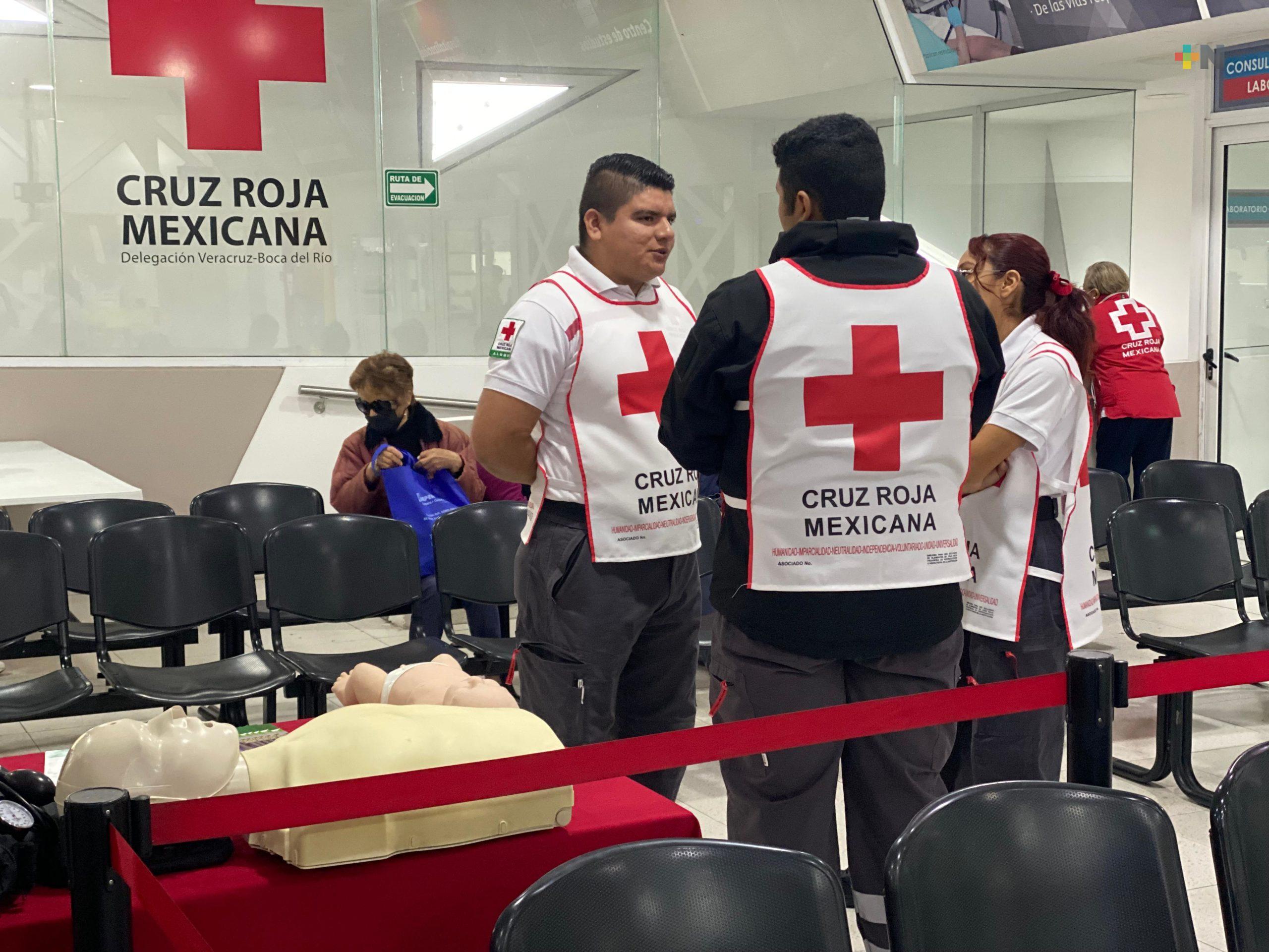 Cerca de 60 personas recibieron consulta y medicamento gratuito en Cruz Roja Veracruz