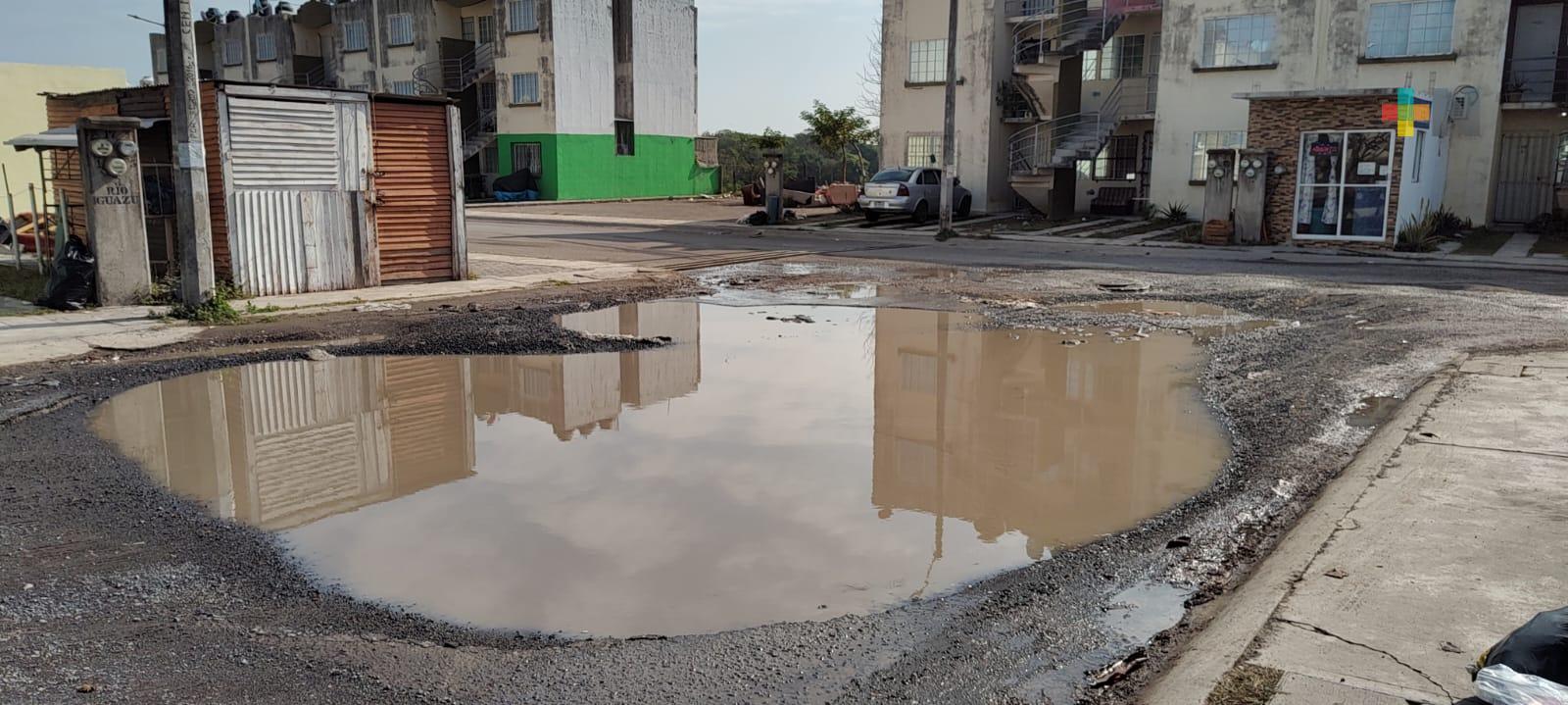 Vecinos de Lomas IV de Veracruz se quejan del ayuntamiento por abandono de calles