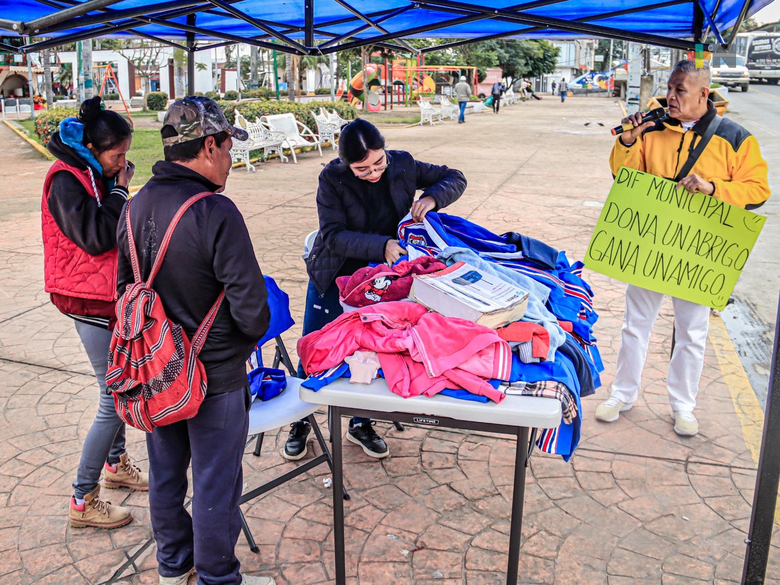 Campaña «Dona un abrigo, gana un amigo» en Martínez de la Torre