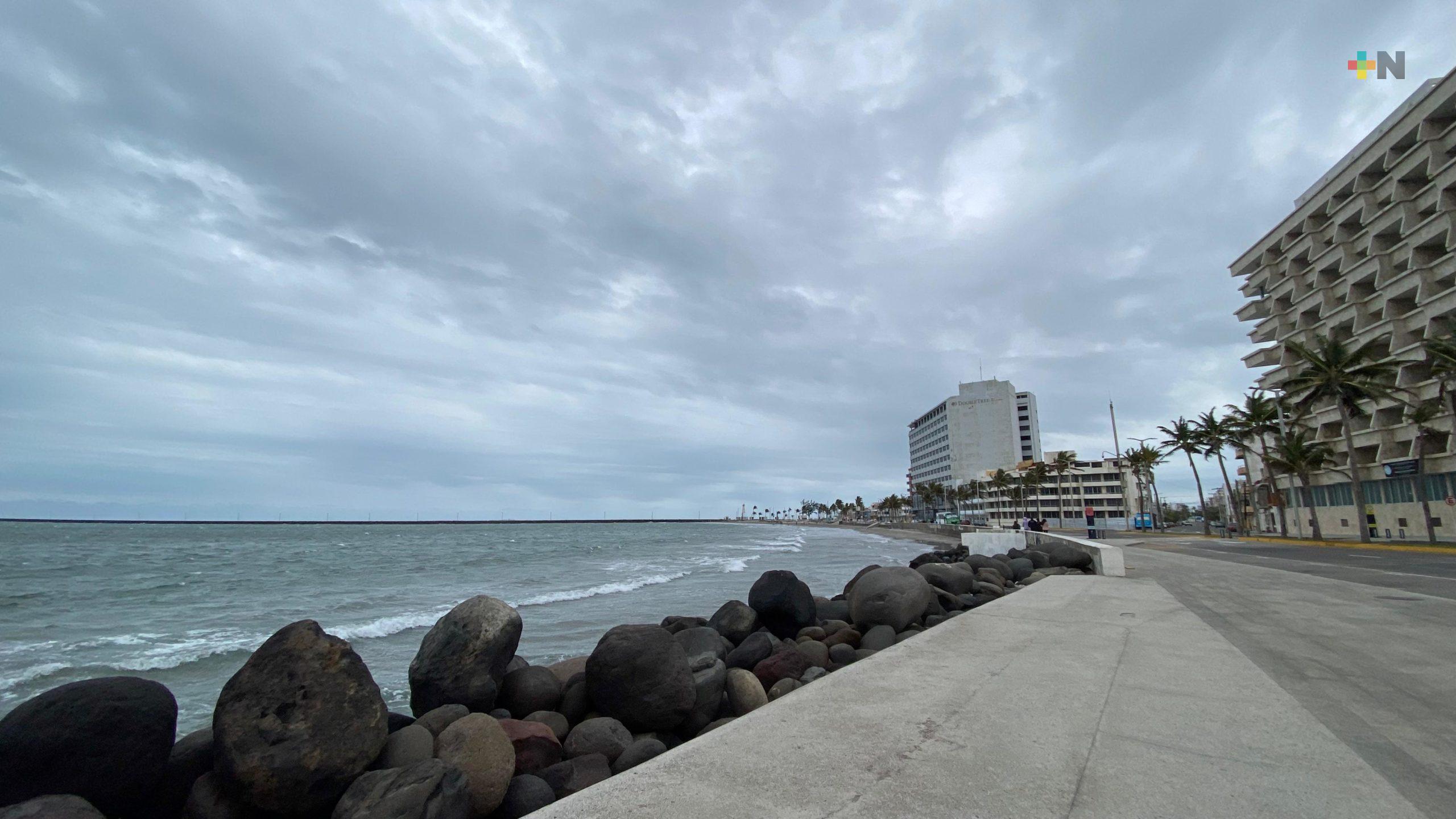 Mantienen cerrada la navegación en el puerto de Veracruz