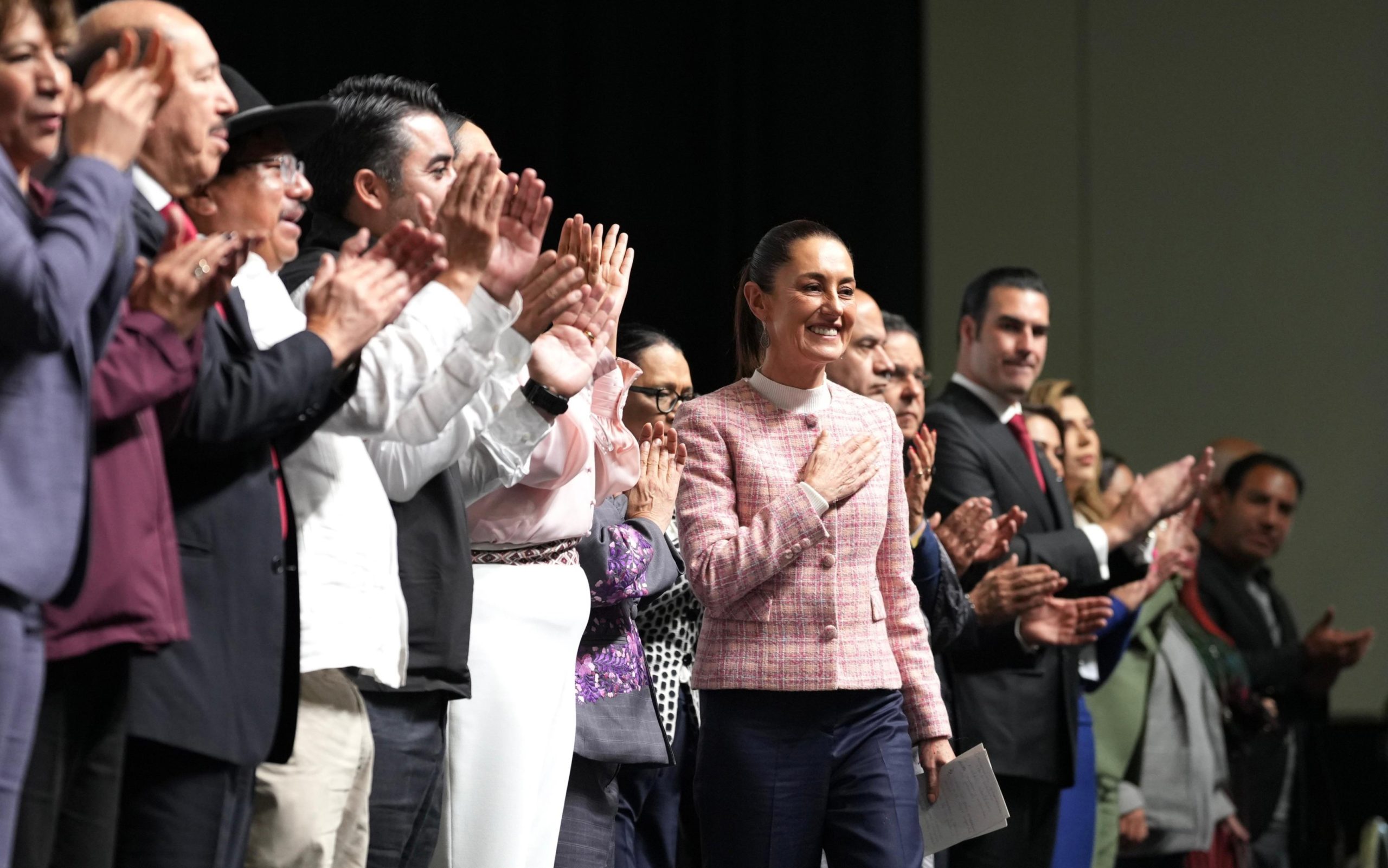 Sheinbaum se reunió con alcaldes y gobernadores de todo el país