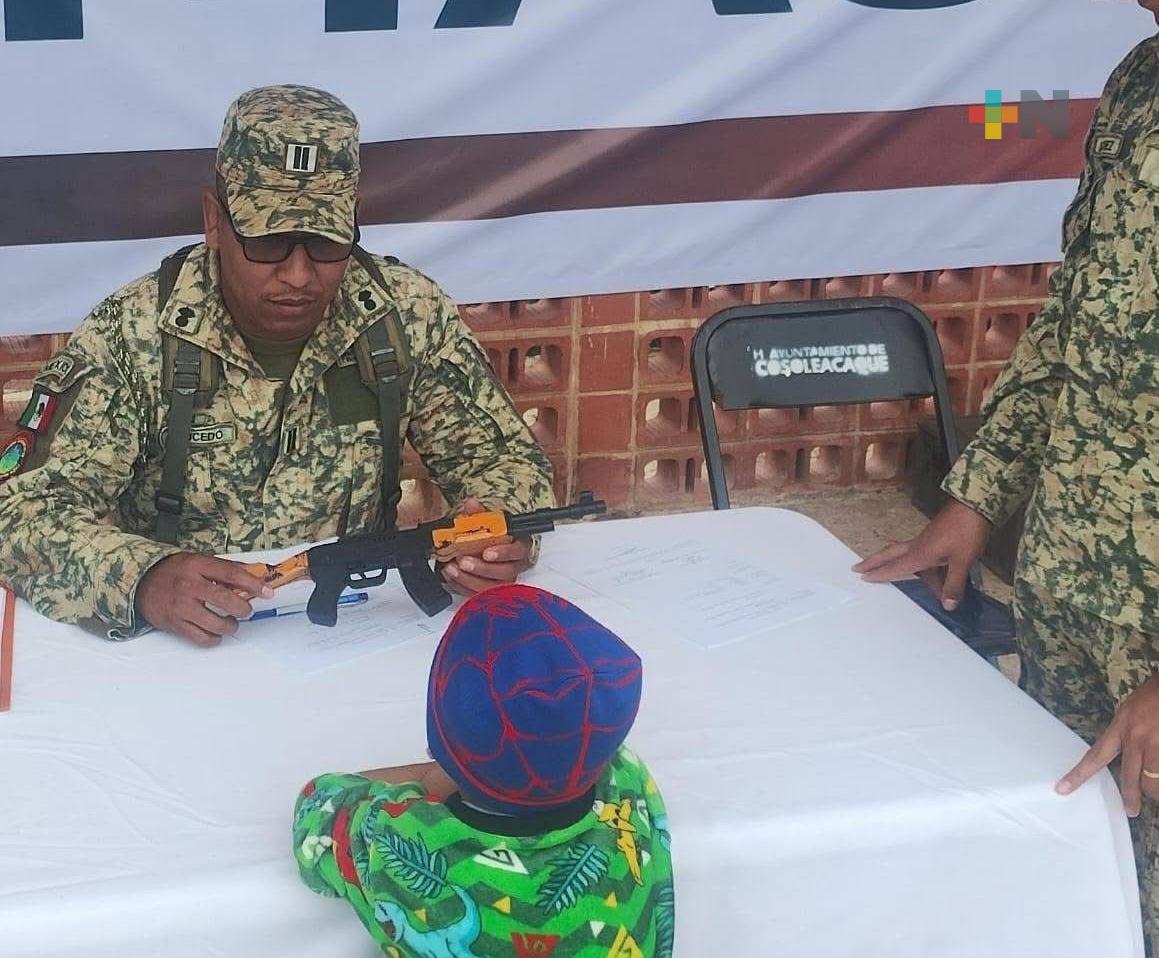 Menor acude a programa canje de armas y entrega rifle de juguete