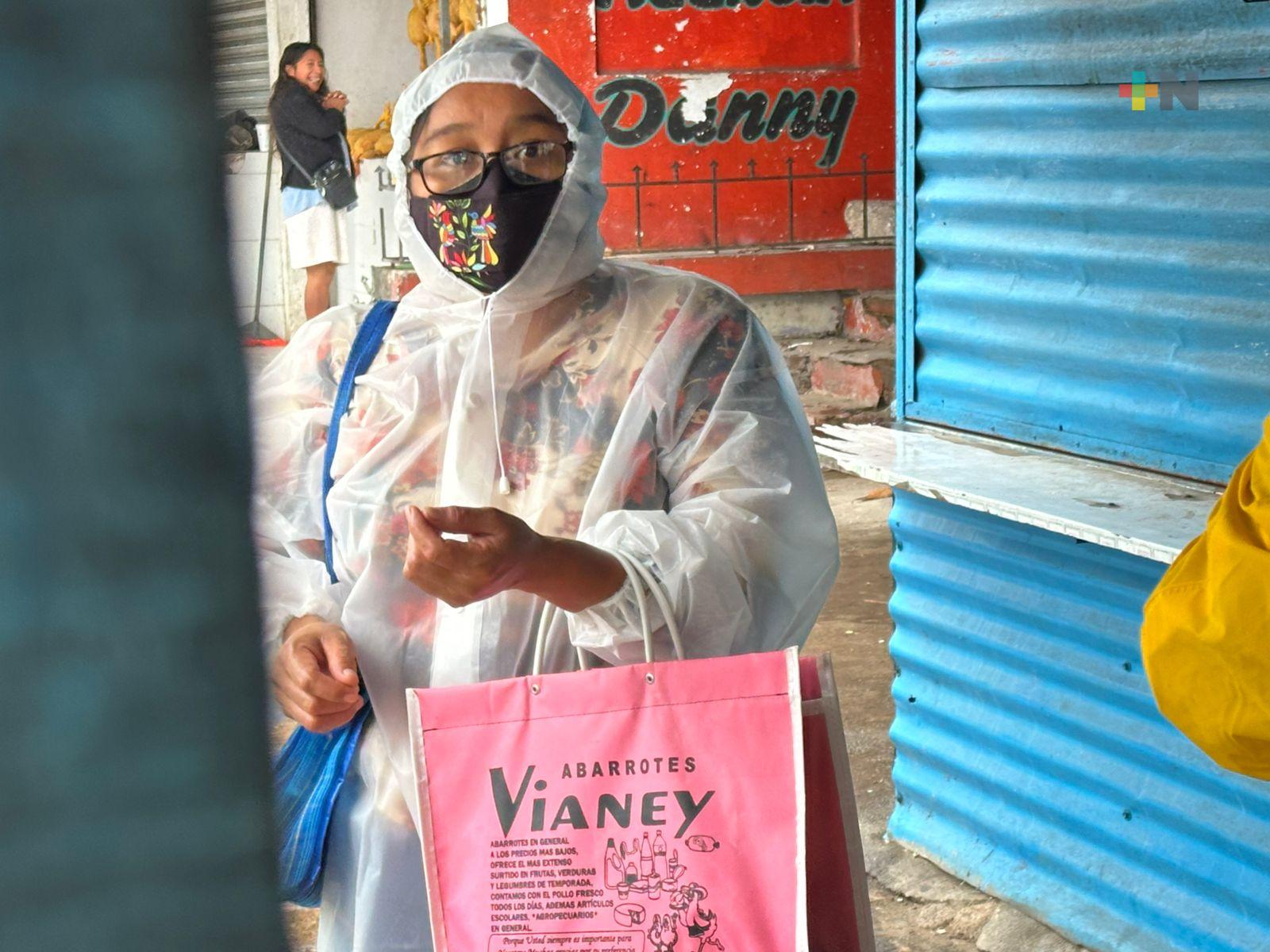 En Coatzacoalcos ciudadanos toman medidas para evitar enfermedades respiratorias