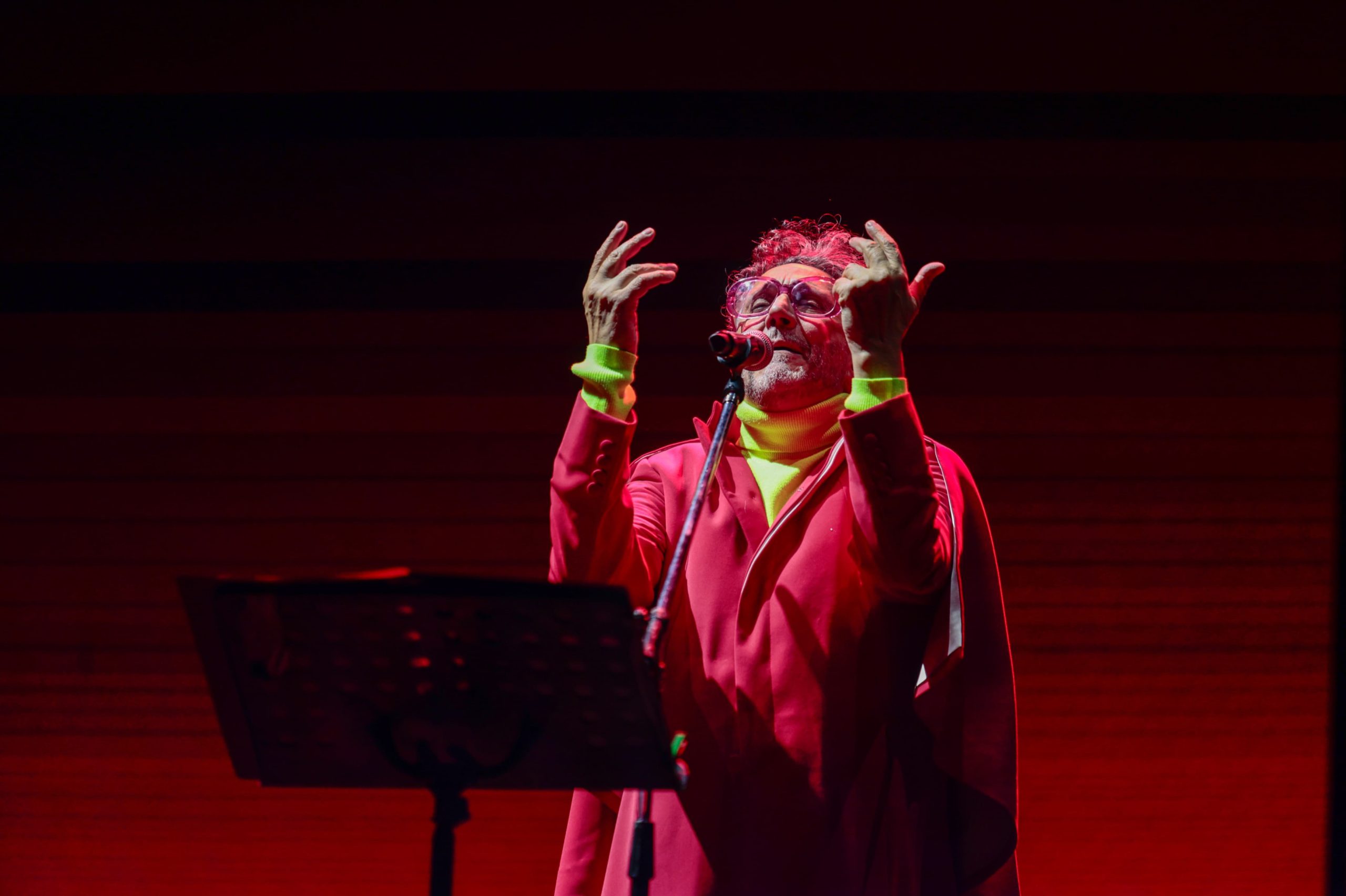 Disfrutan más de 80 mil personas la música de Fito Páez en el Zócalo de la CdMx