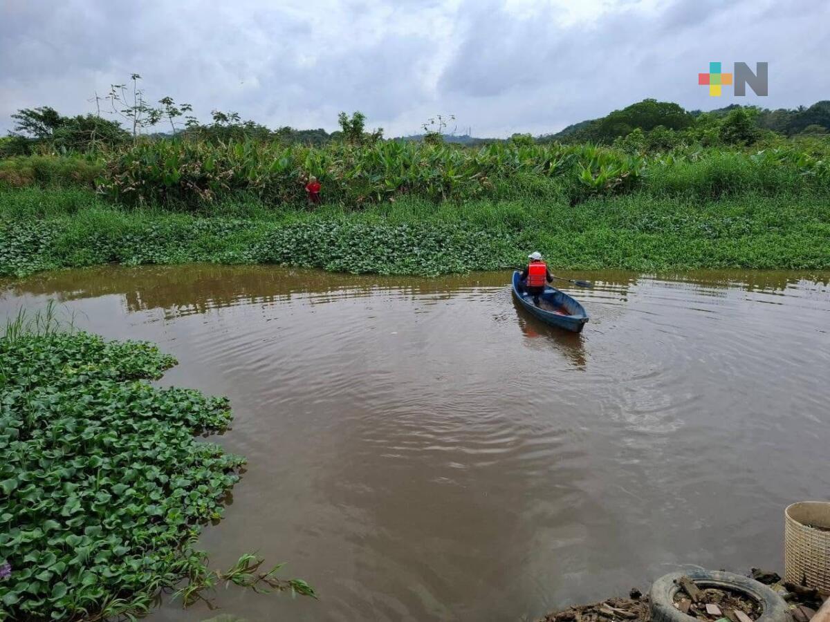 En Nanchital rescatan a un hombre atrapado  en pantano; cazaba tortugas